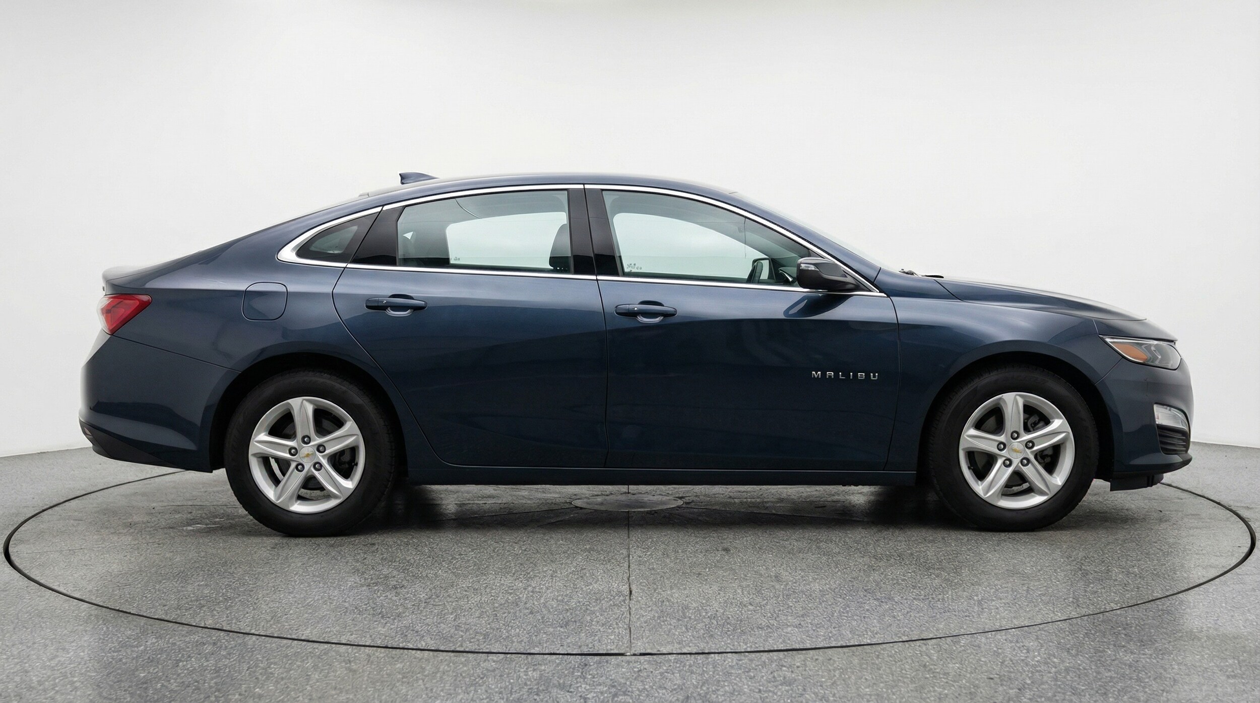 Thumbnail: 2023 Chevrolet Malibu - 8