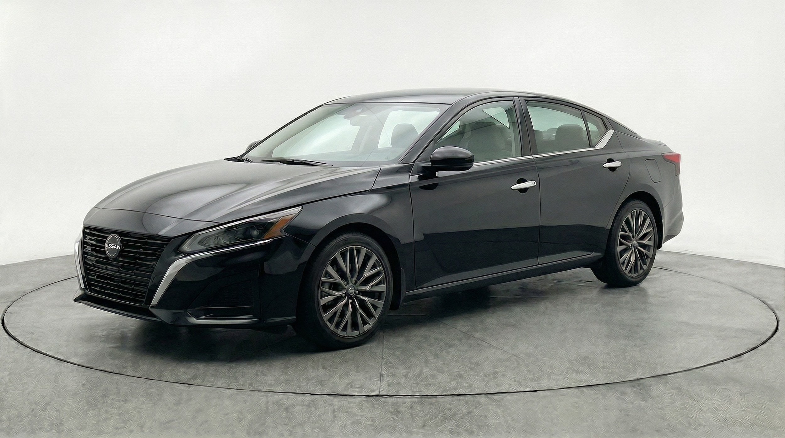 Thumbnail: 2025 Nissan Altima - 3