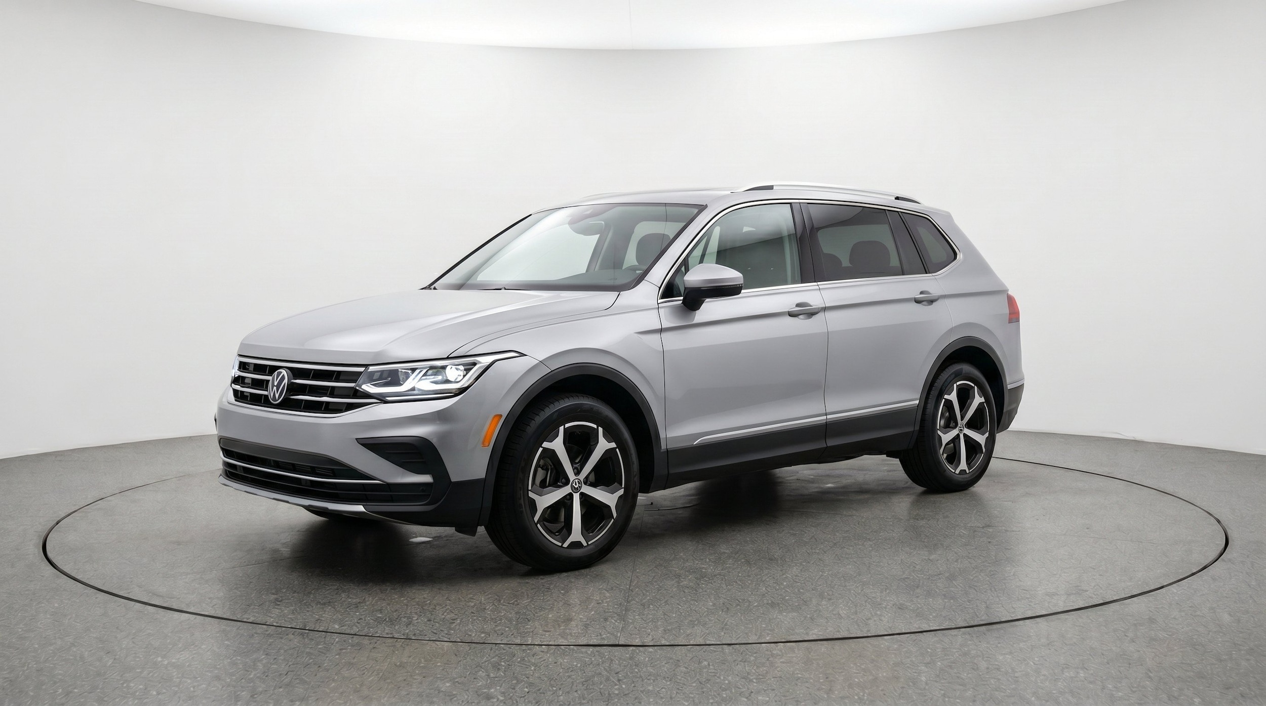 Thumbnail: 2026 Volkswagen Tiguan - 3