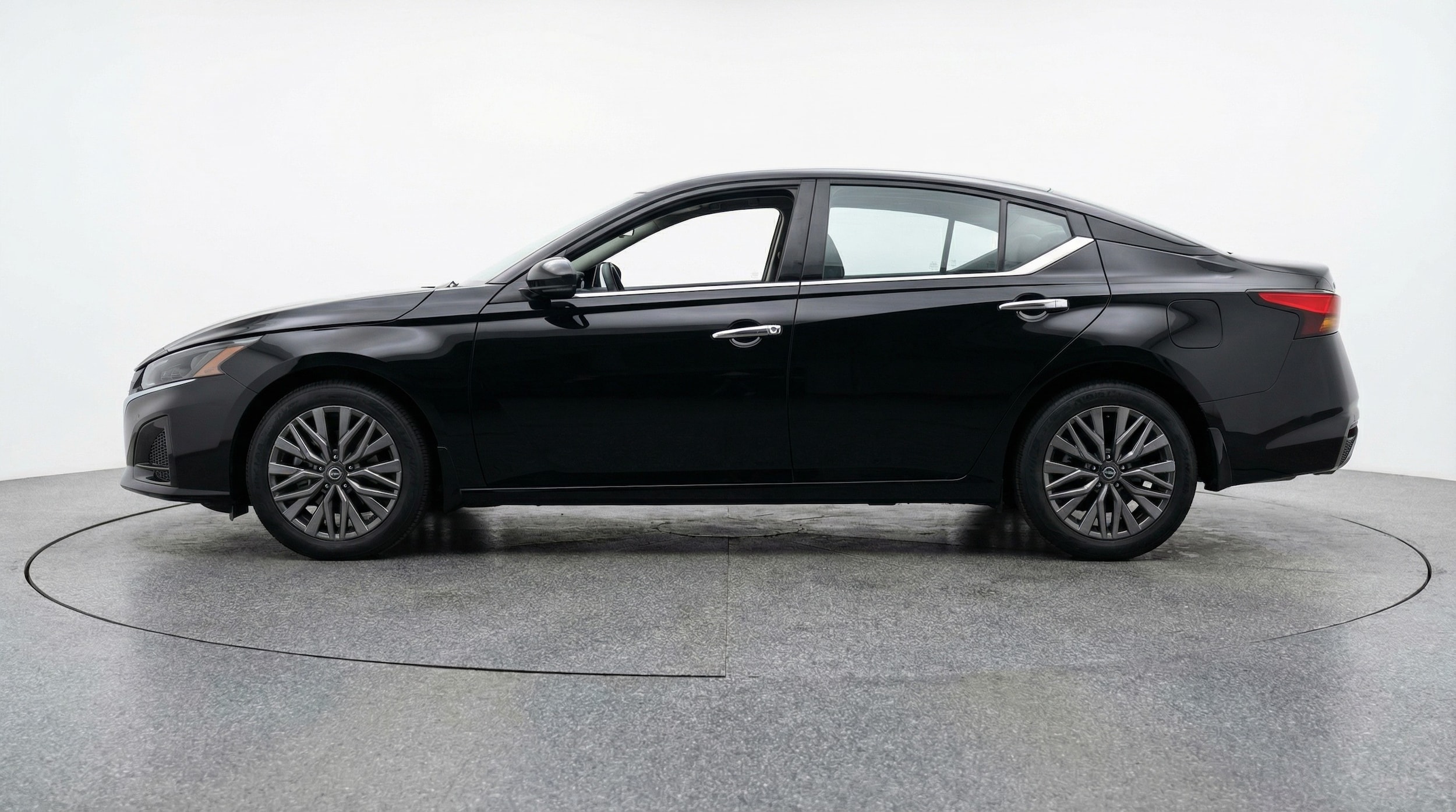 Thumbnail: 2025 Nissan Altima - 4