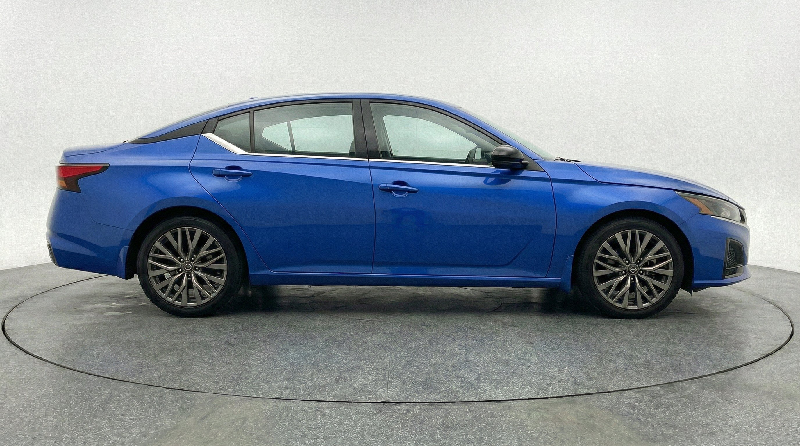 2025 Nissan Altima SV - Photo 10