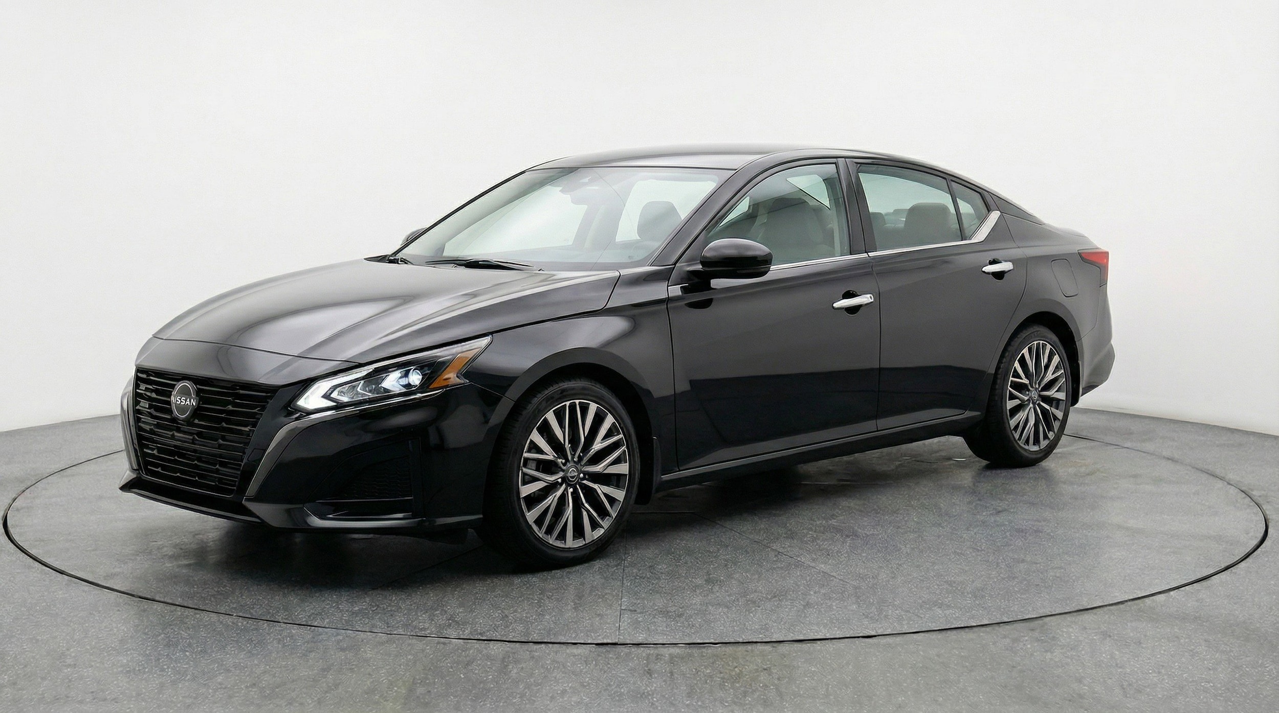 Thumbnail: 2025 Nissan Altima - 3