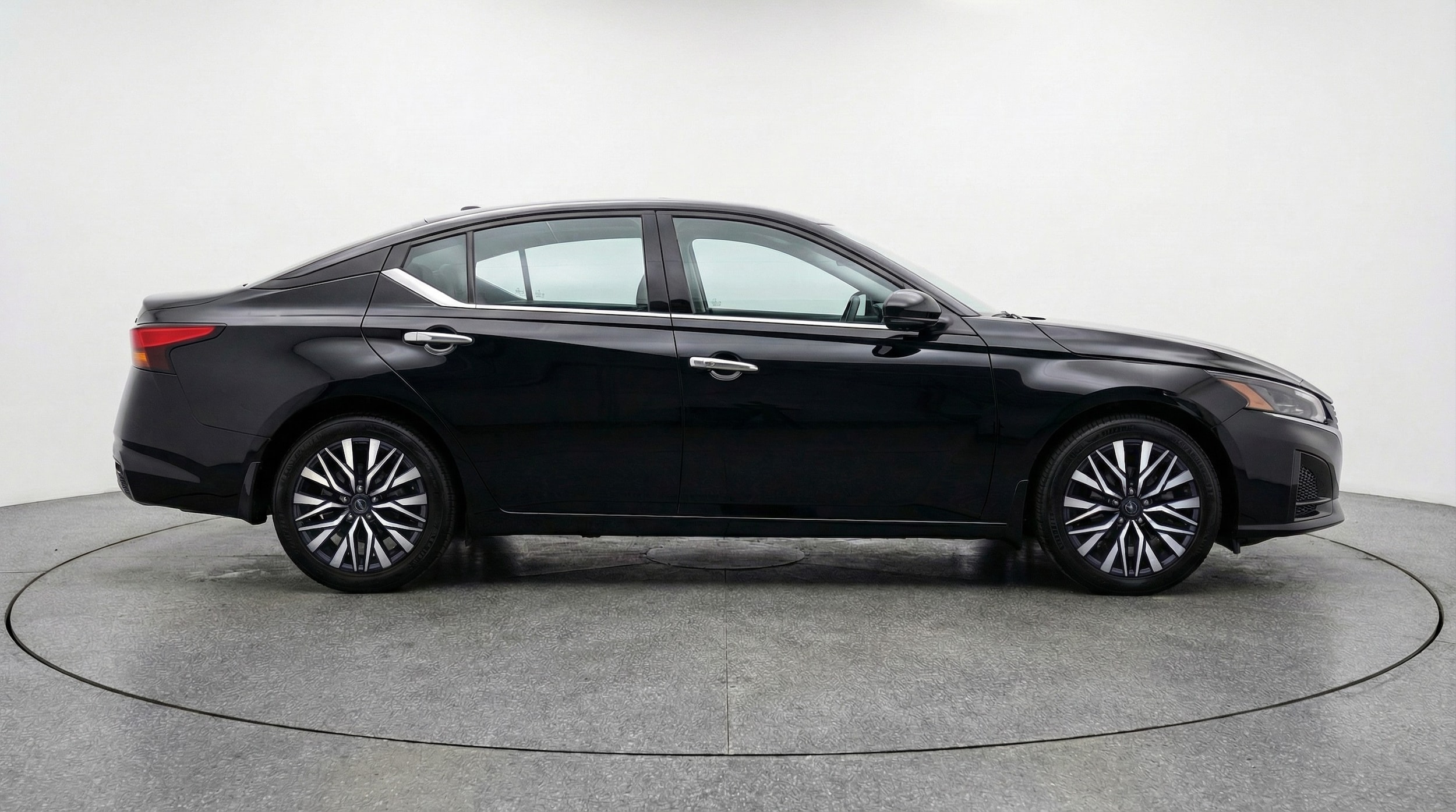 Thumbnail: 2025 Nissan Altima - 8