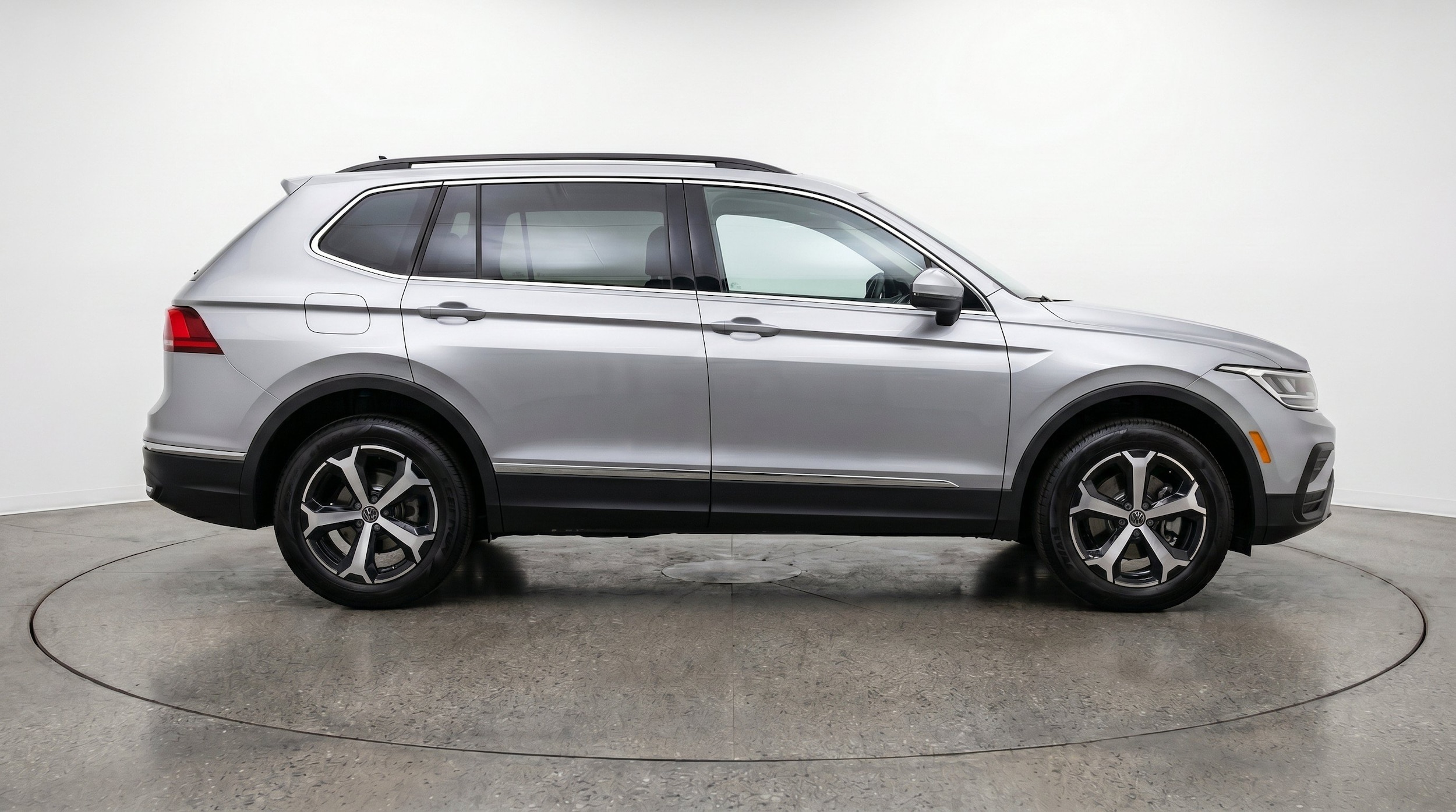 Thumbnail: 2026 Volkswagen Tiguan - 10