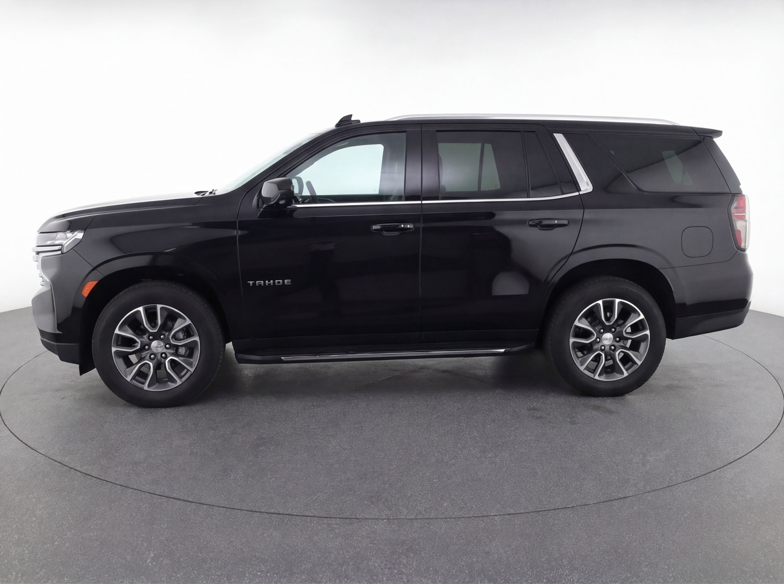 Thumbnail: 2024 Chevrolet Tahoe - 4