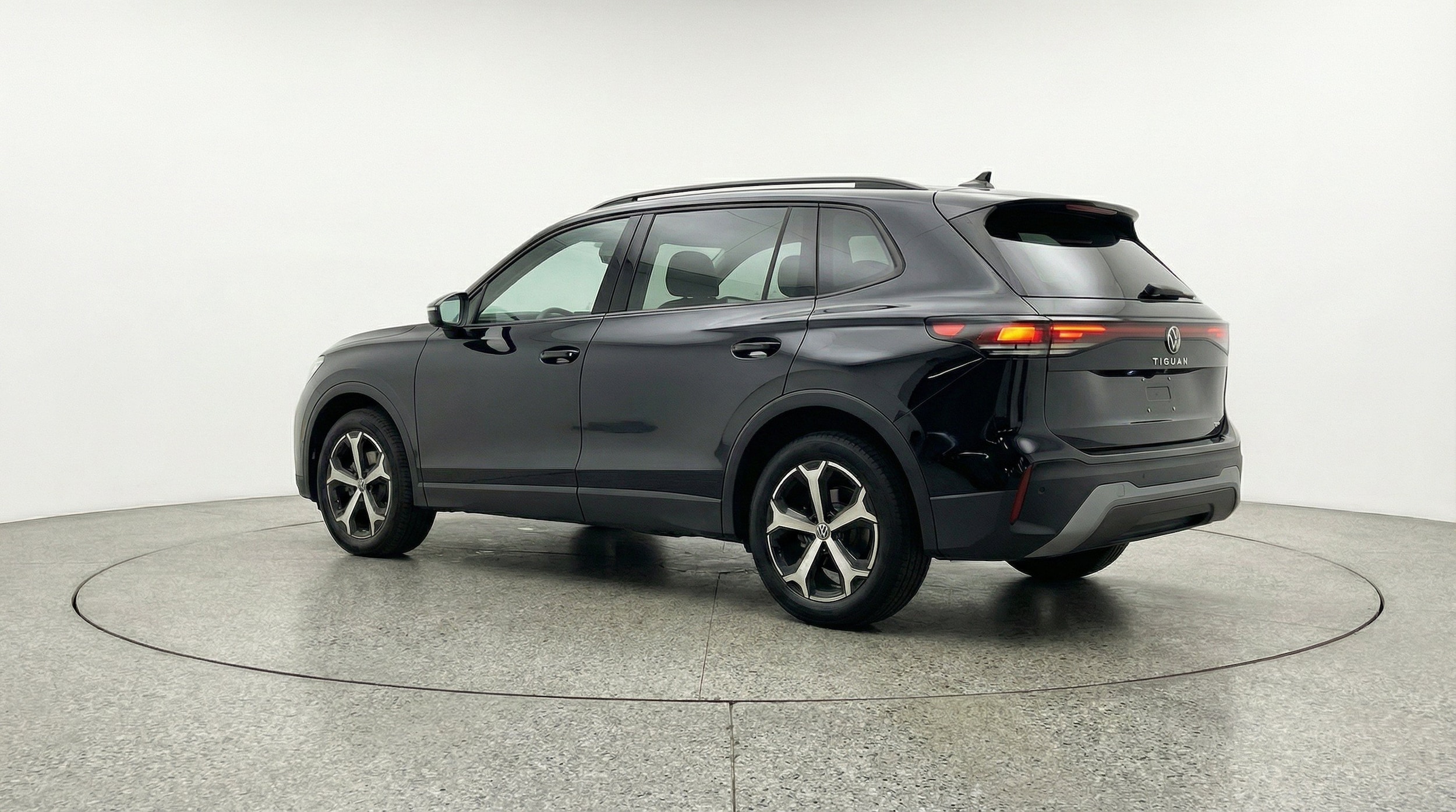 Thumbnail: 2026 Volkswagen Tiguan - 6