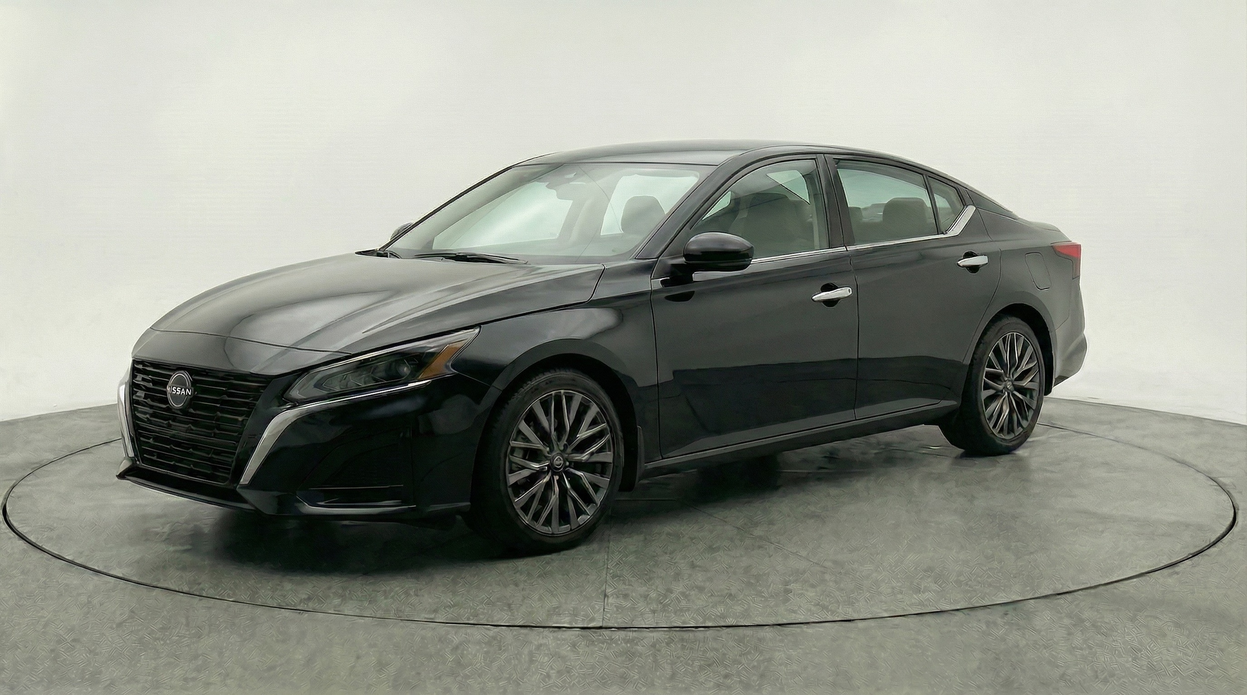 Thumbnail: 2025 Nissan Altima - 3