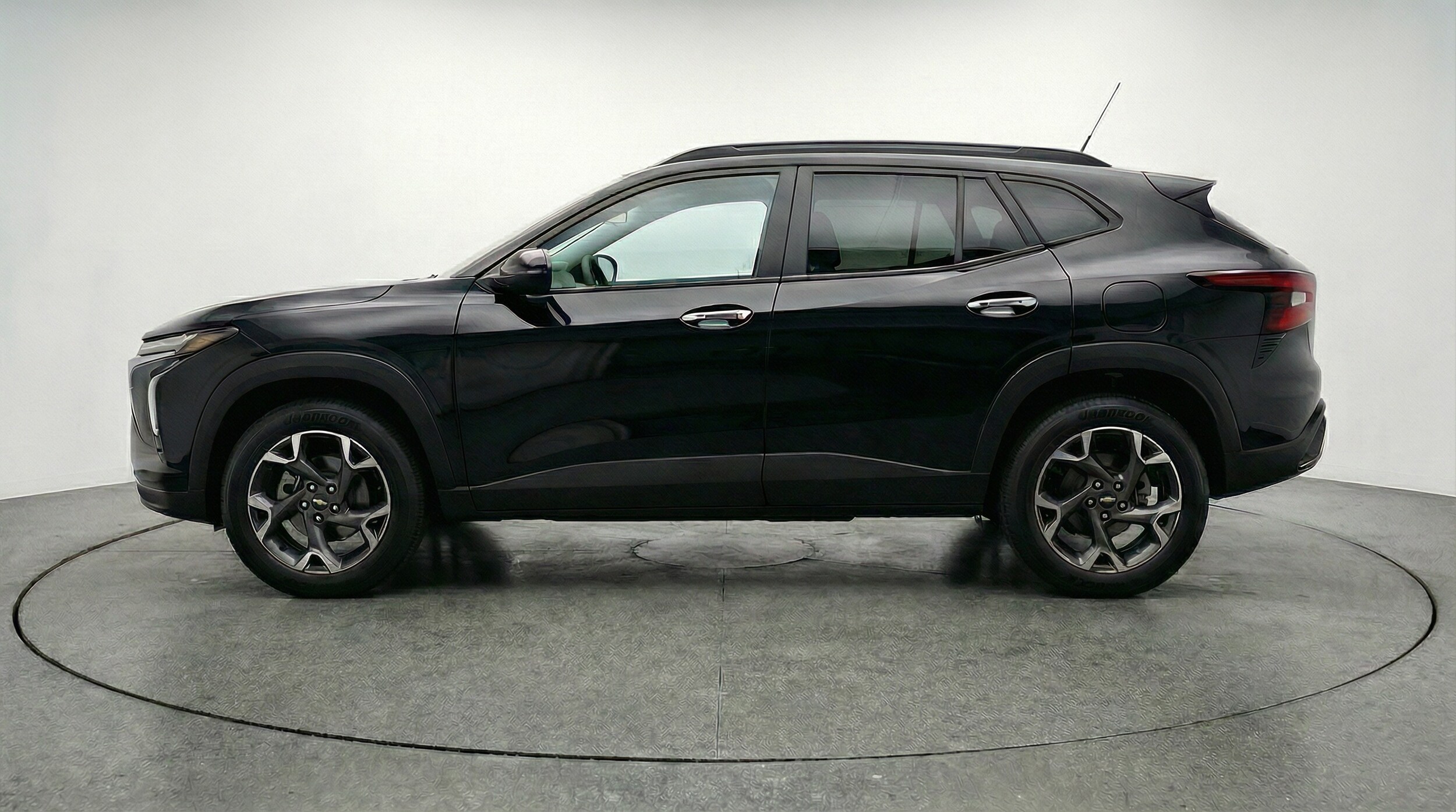 Thumbnail: 2025 Chevrolet Trax - 4