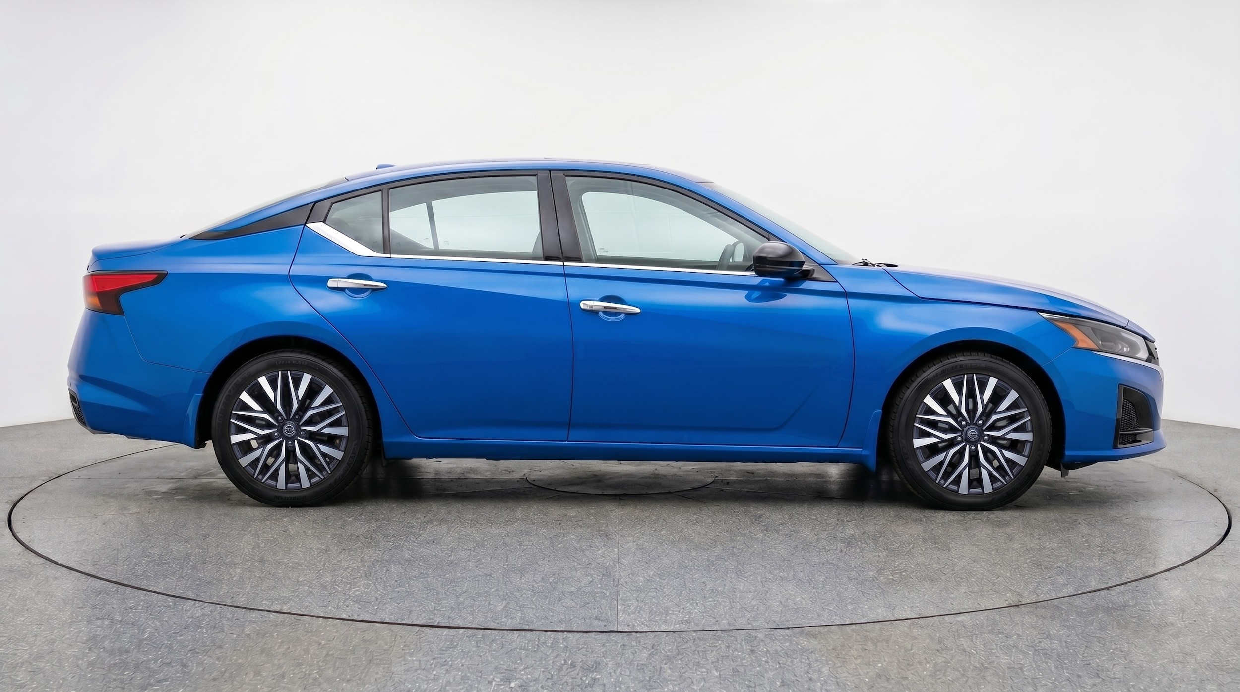 Thumbnail: 2025 Nissan Altima - 8