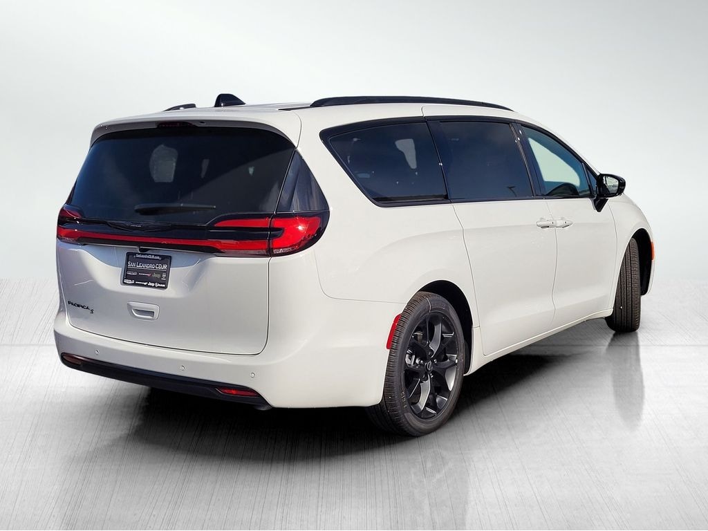 New 2026 Chrysler Pacifica Select Passenger Van