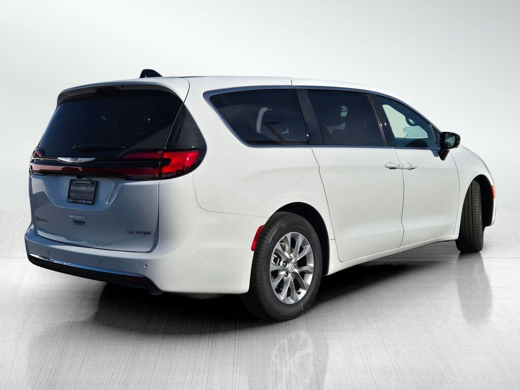 New 2026 Chrysler Pacifica Limited Passenger Van