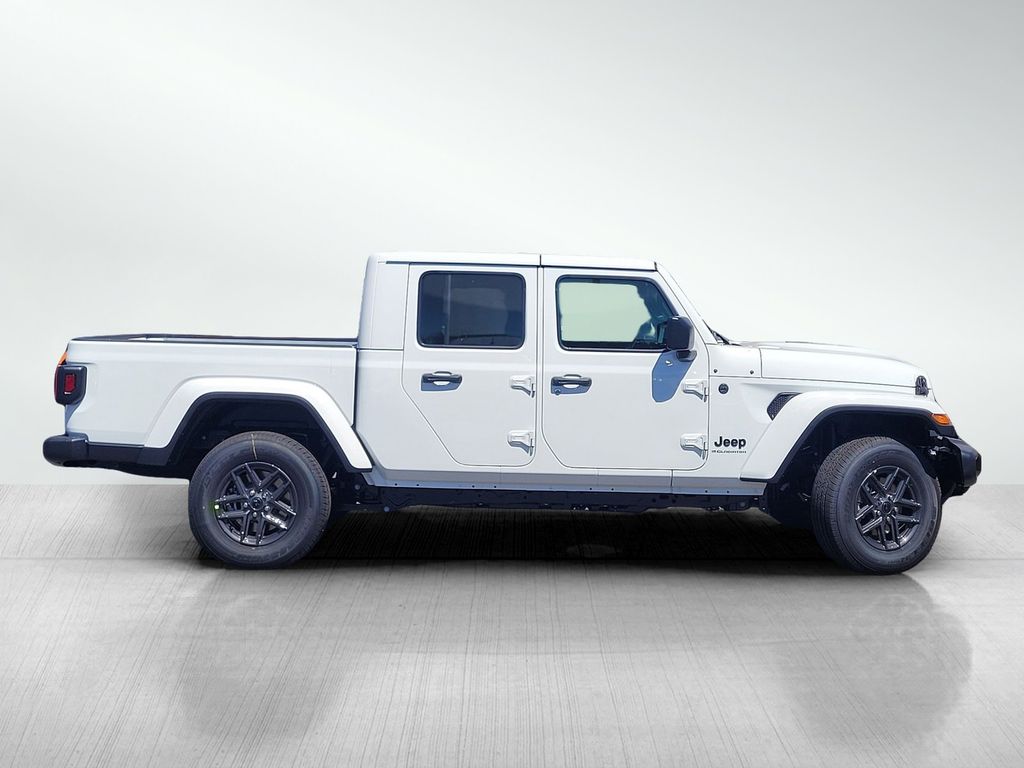 2025 Jeep Gladiator Sport S photo 3
