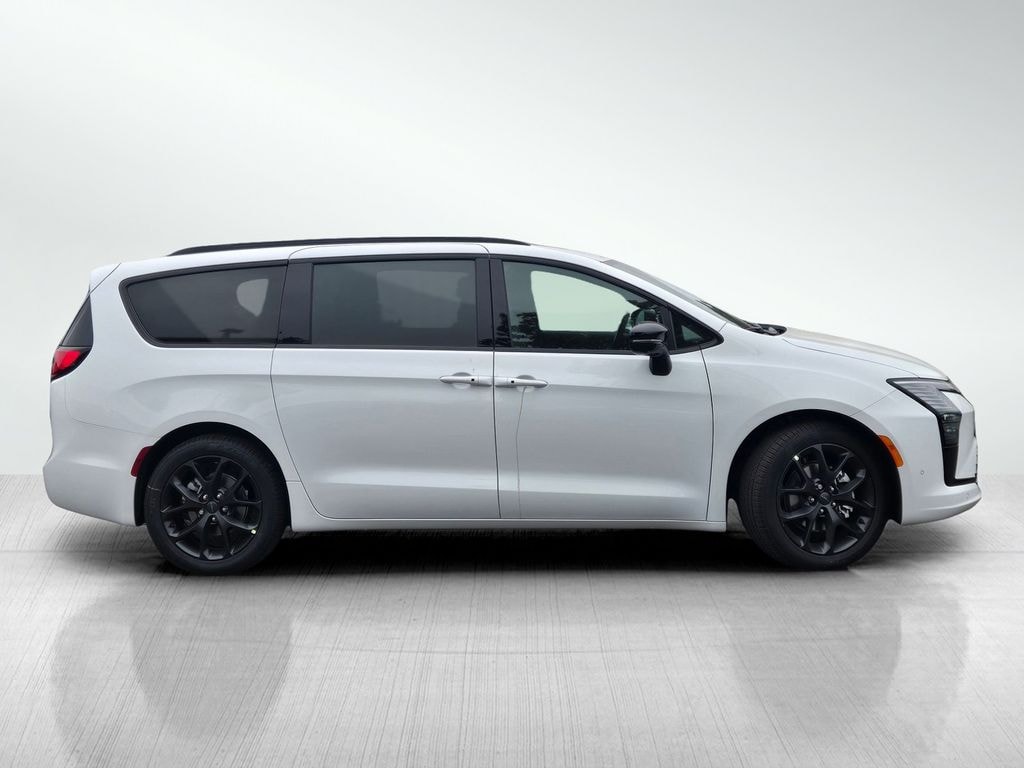 New 2027 Chrysler Pacifica Limited Passenger Van