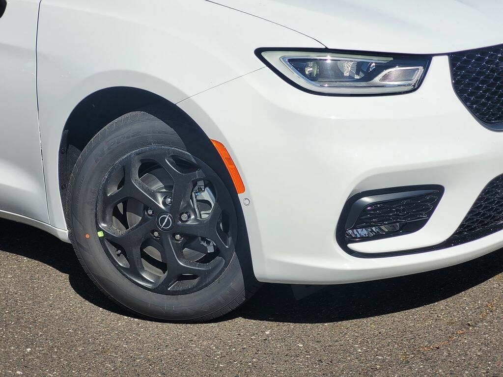 New 2025 Chrysler Pacifica Hybrid Premium S Appearance Pkg Passenger Van