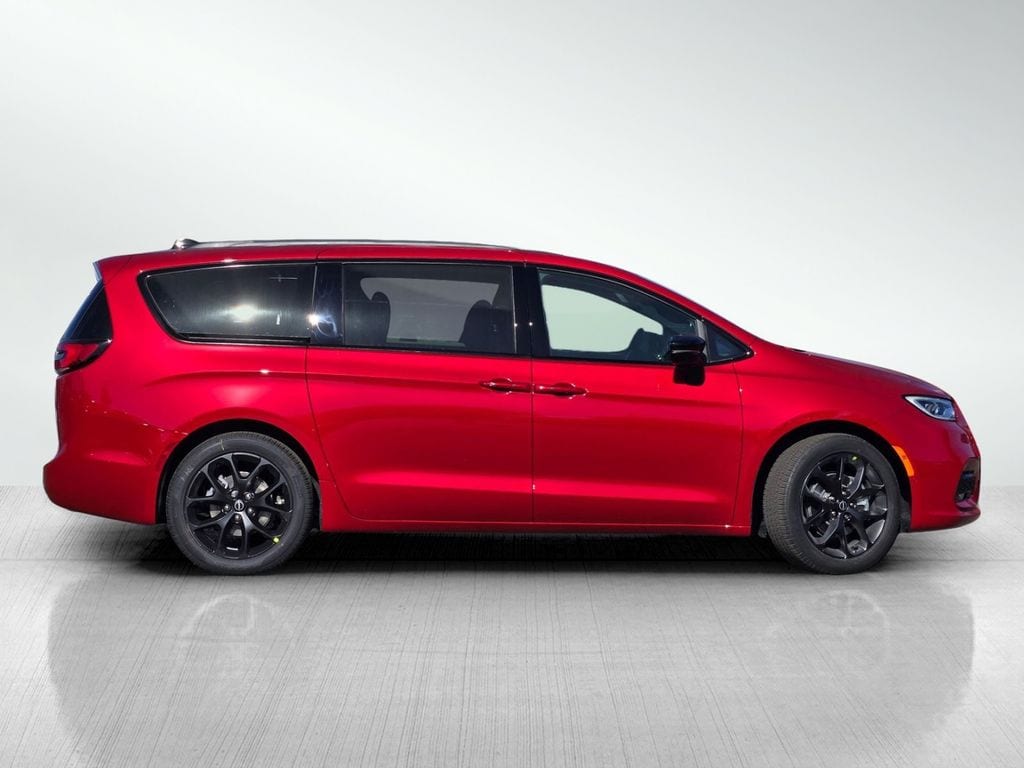 New 2026 Chrysler Pacifica Select Passenger Van