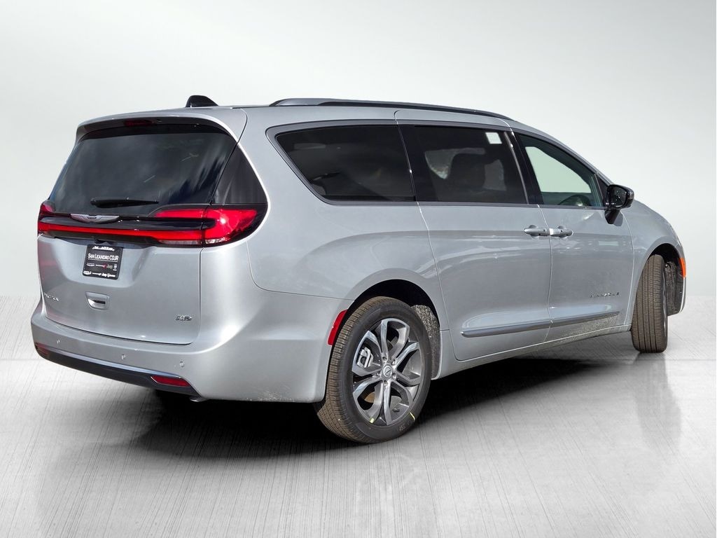 New 2026 Chrysler Pacifica Pinnacle Passenger Van