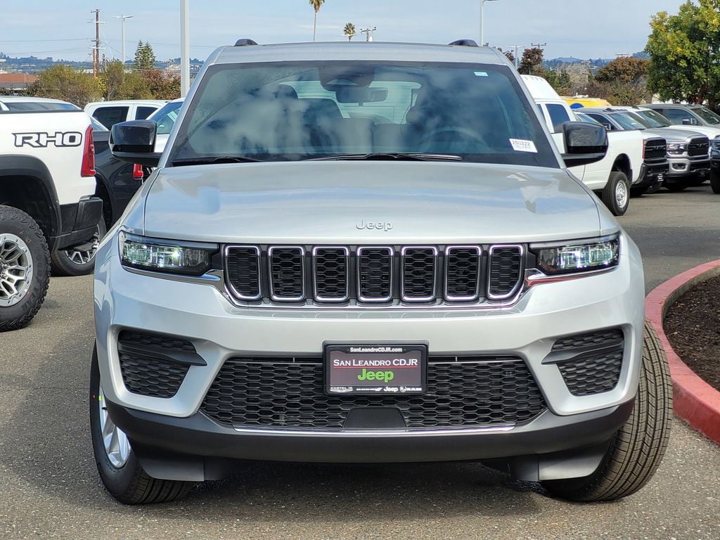2025 Jeep Grand Cherokee Laredo X photo 2
