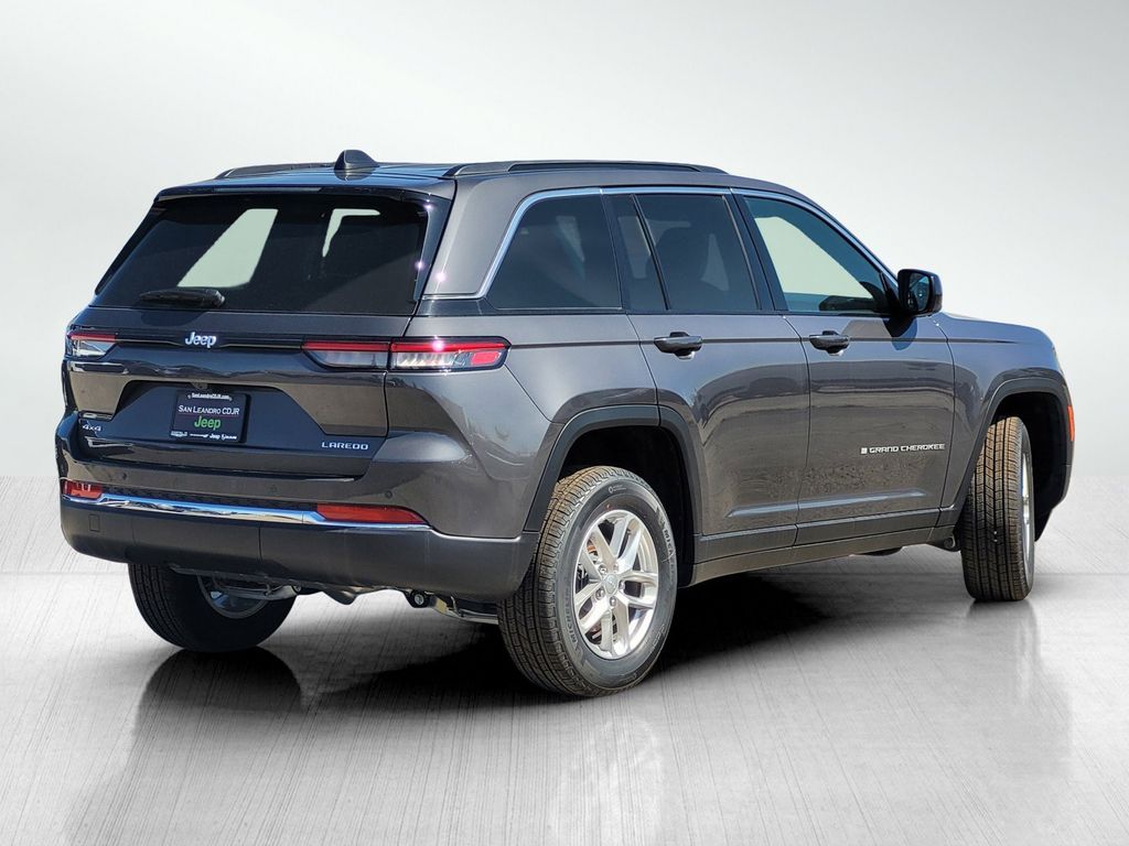 2025 Jeep Grand Cherokee Laredo X photo 3