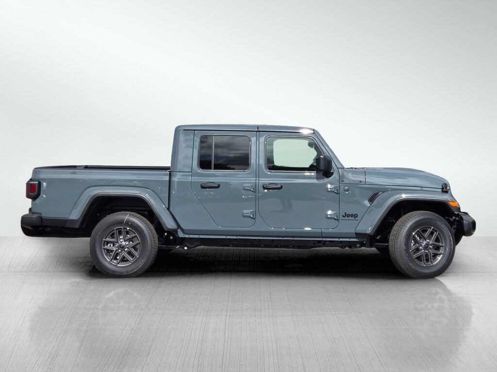 New 2025 Jeep Gladiator Sport S Crew Cab