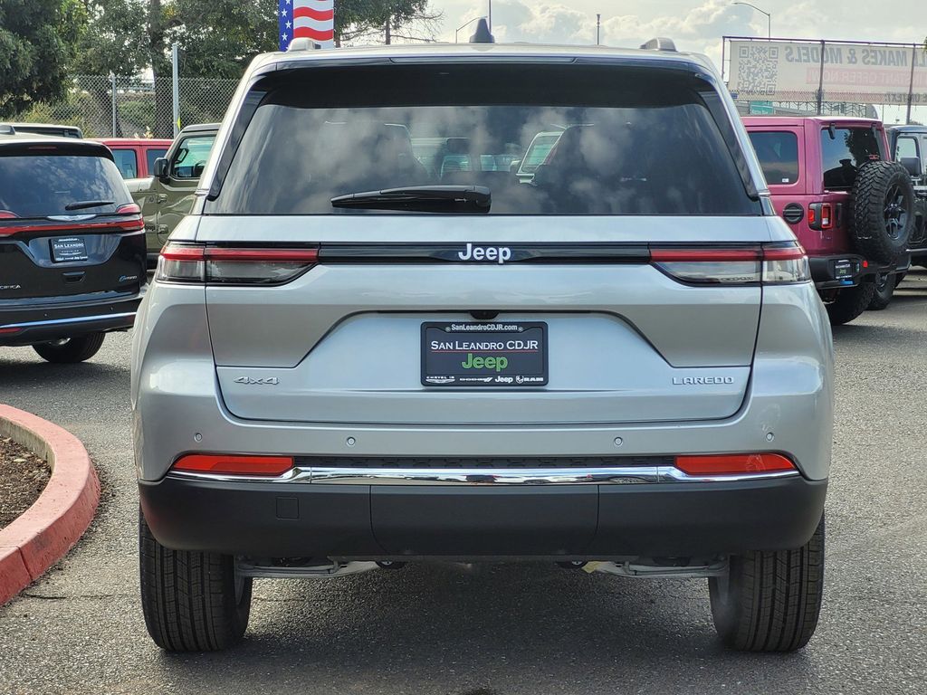 2025 Jeep Grand Cherokee Laredo X photo 3