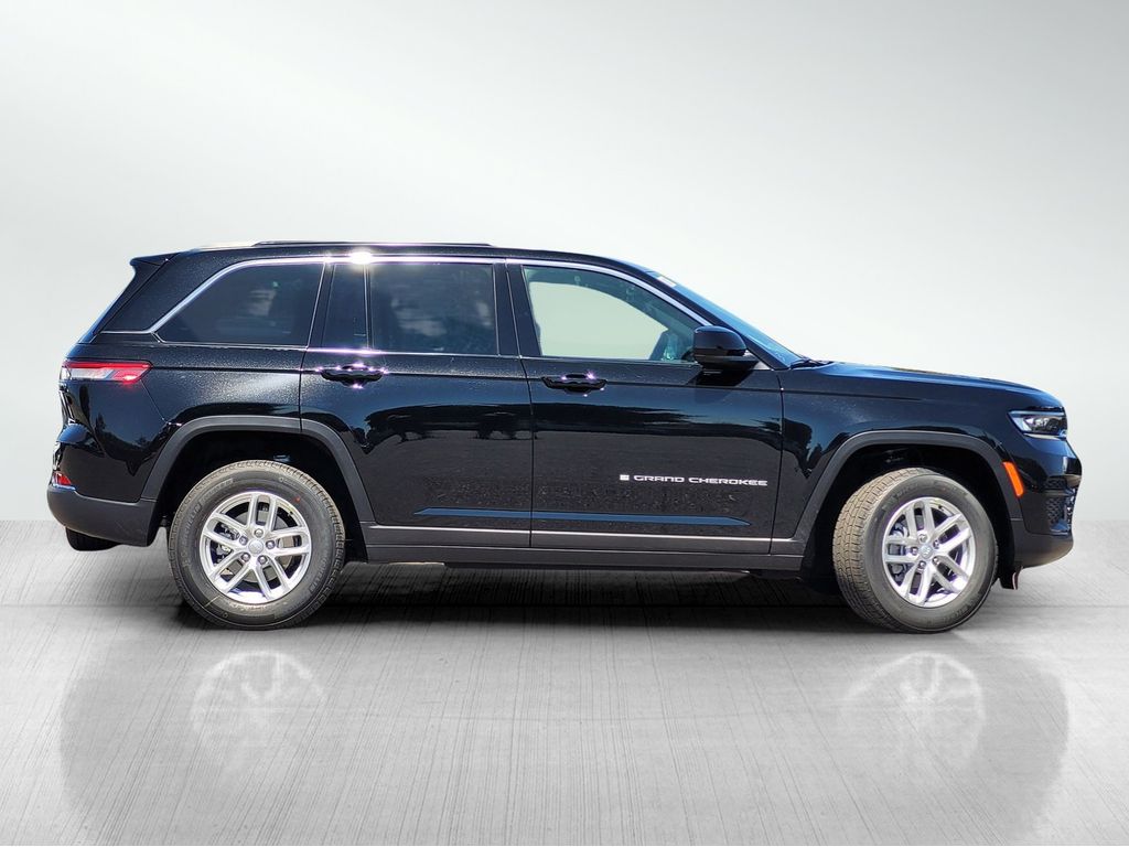 2025 Jeep Grand Cherokee Laredo X photo 2