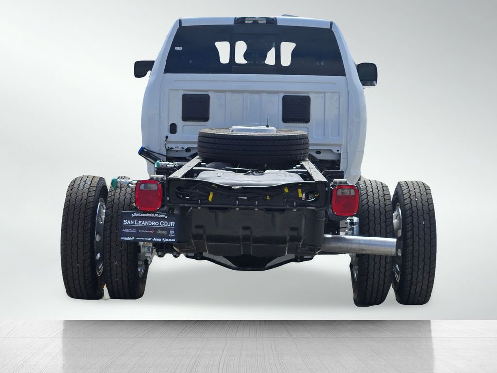 2025 Ram 5500 photo 4