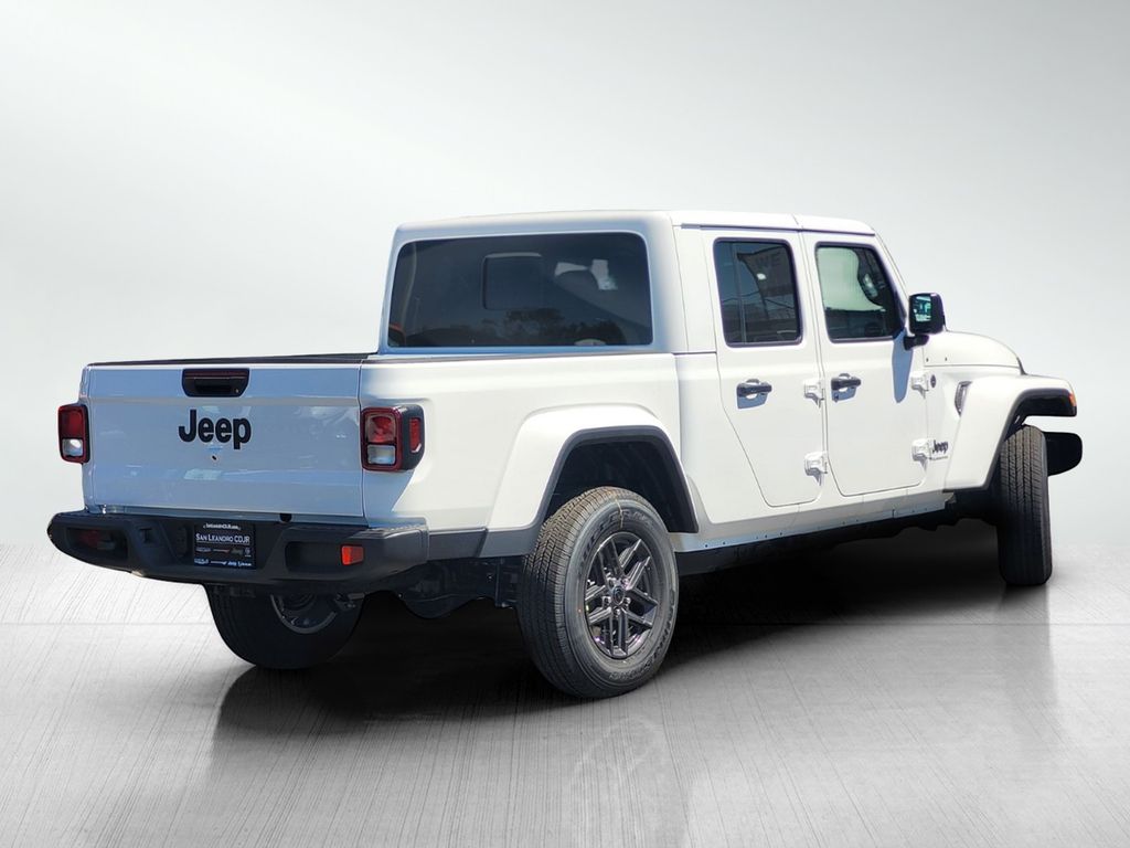 2025 Jeep Gladiator Sport S photo 4