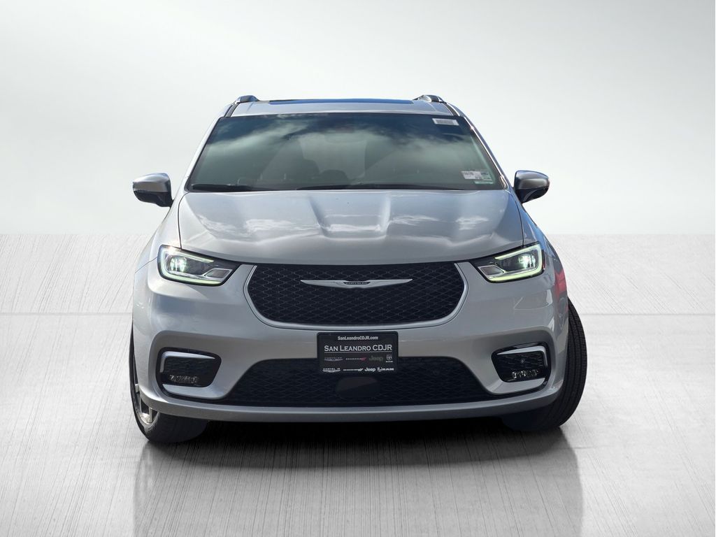 2026 Chrysler Pacifica Pinnacle photo 2