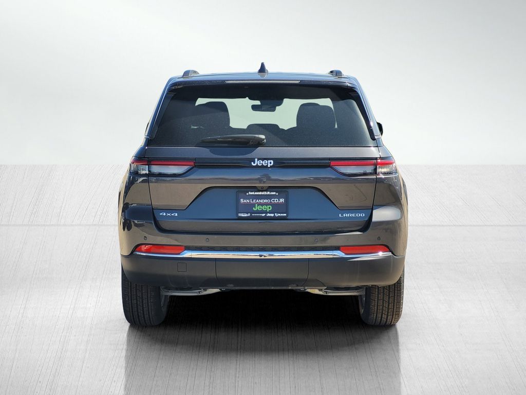 2025 Jeep Grand Cherokee Laredo X photo 4