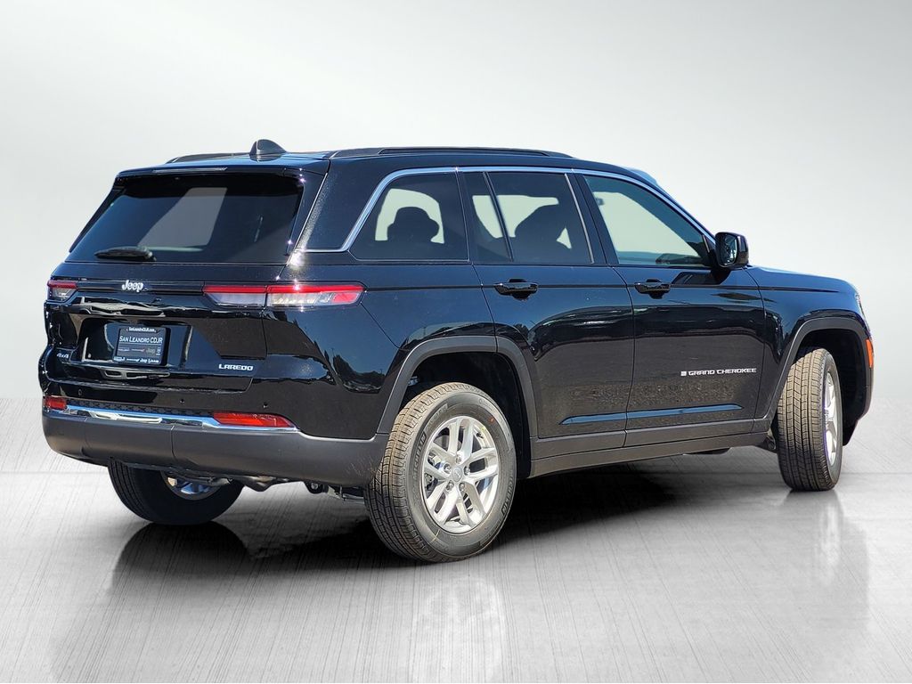 2025 Jeep Grand Cherokee Laredo X photo 3