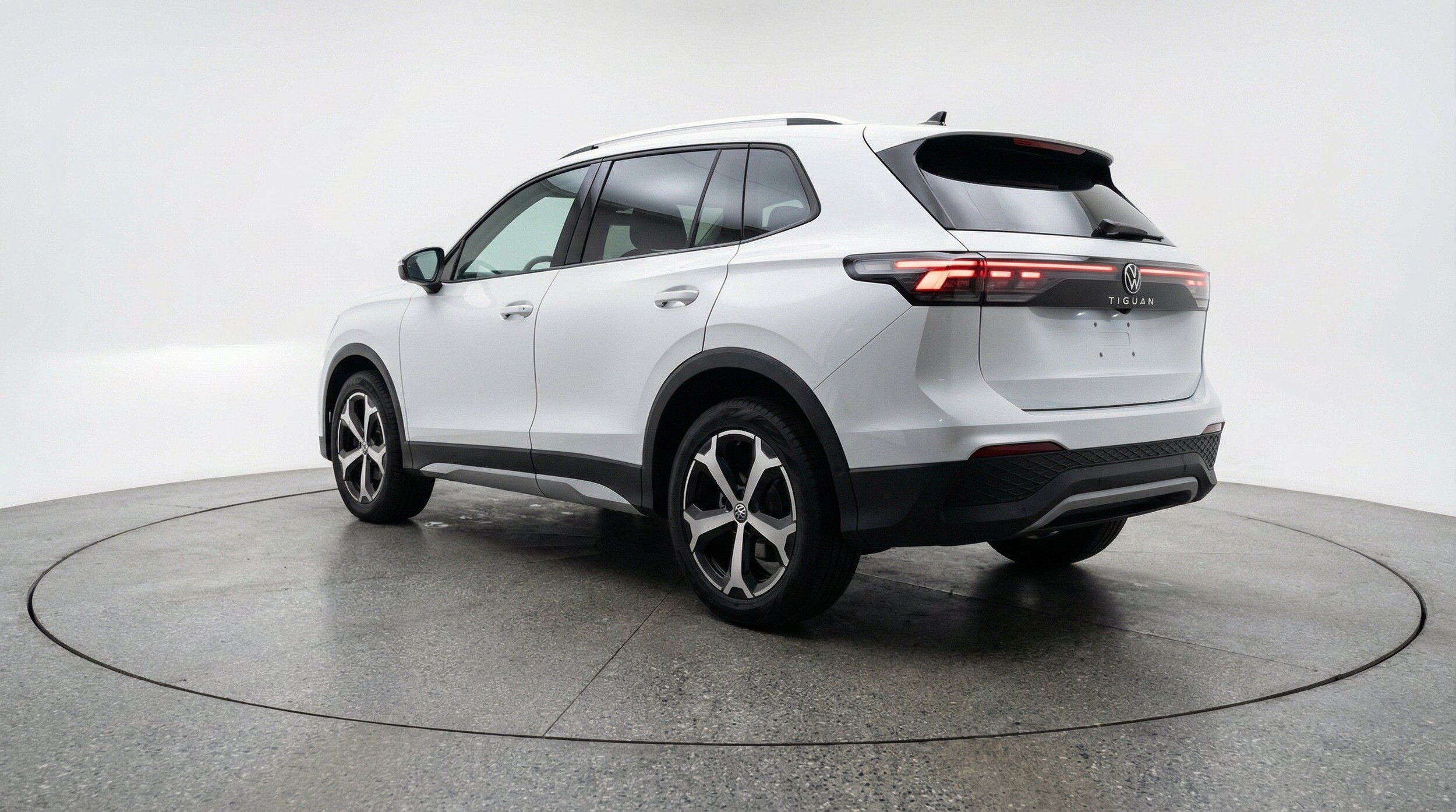 Thumbnail: 2026 Volkswagen Tiguan - 6