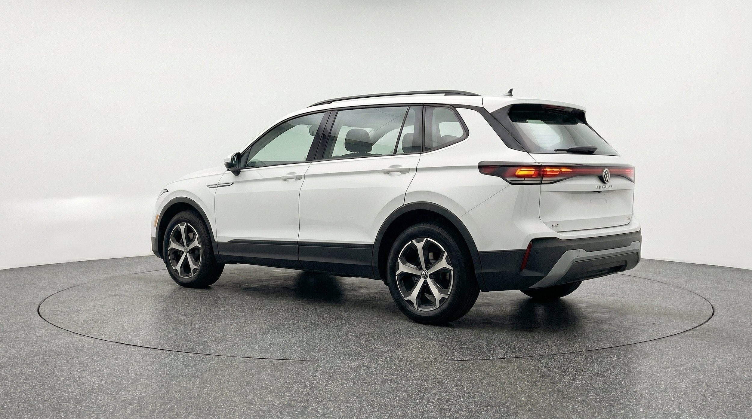 Thumbnail: 2026 Volkswagen Tiguan - 6