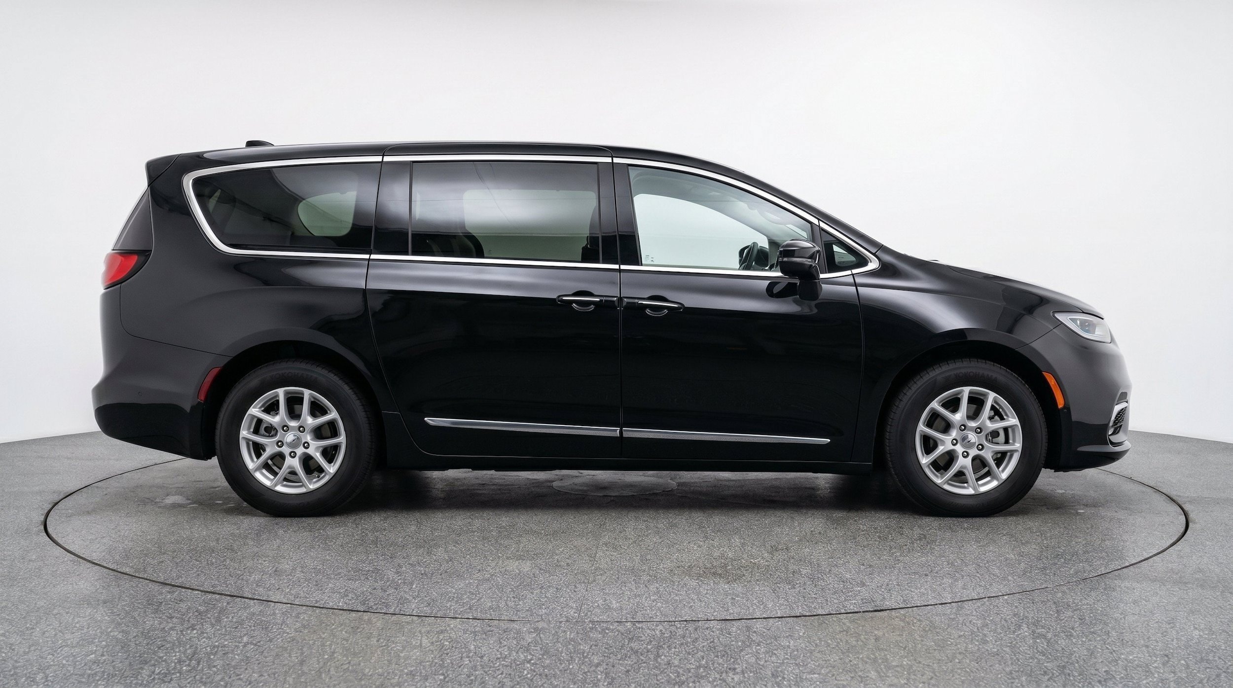 Thumbnail: 2024 Chrysler Voyager - 10