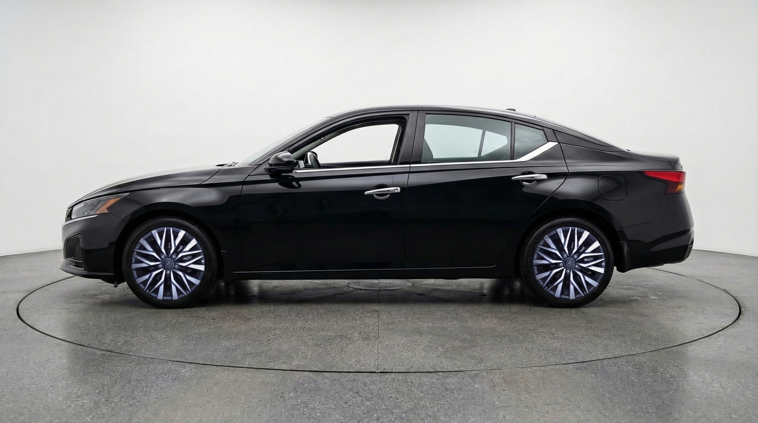 Thumbnail: 2025 Nissan Altima - 4