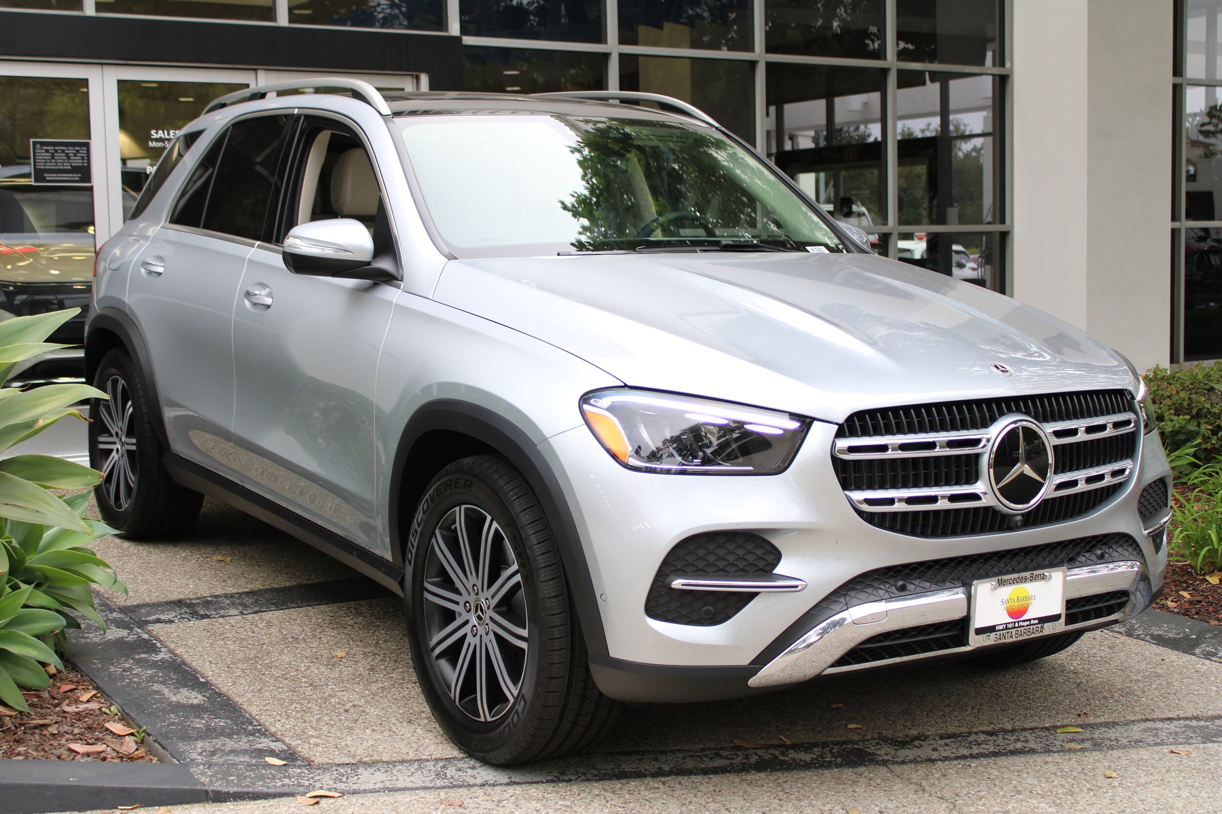 2025 Mercedes Benz GLE 350 4MATIC photo 2
