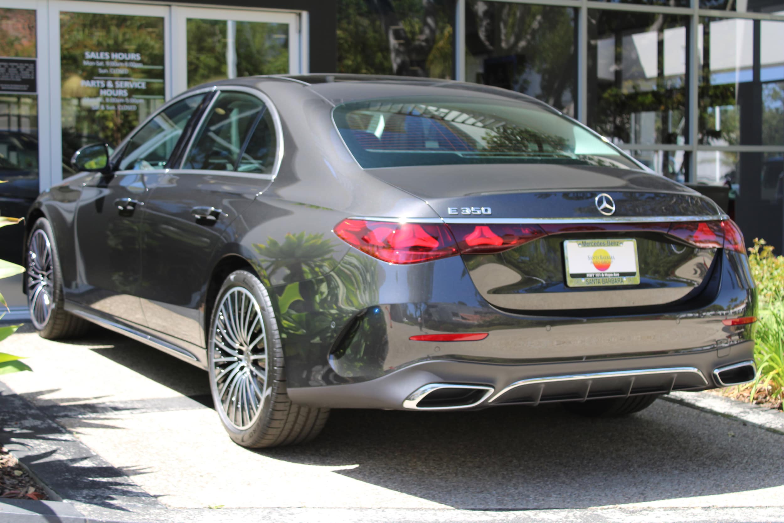 2025 Mercedes-Benz E-Class E350 - Photo 10