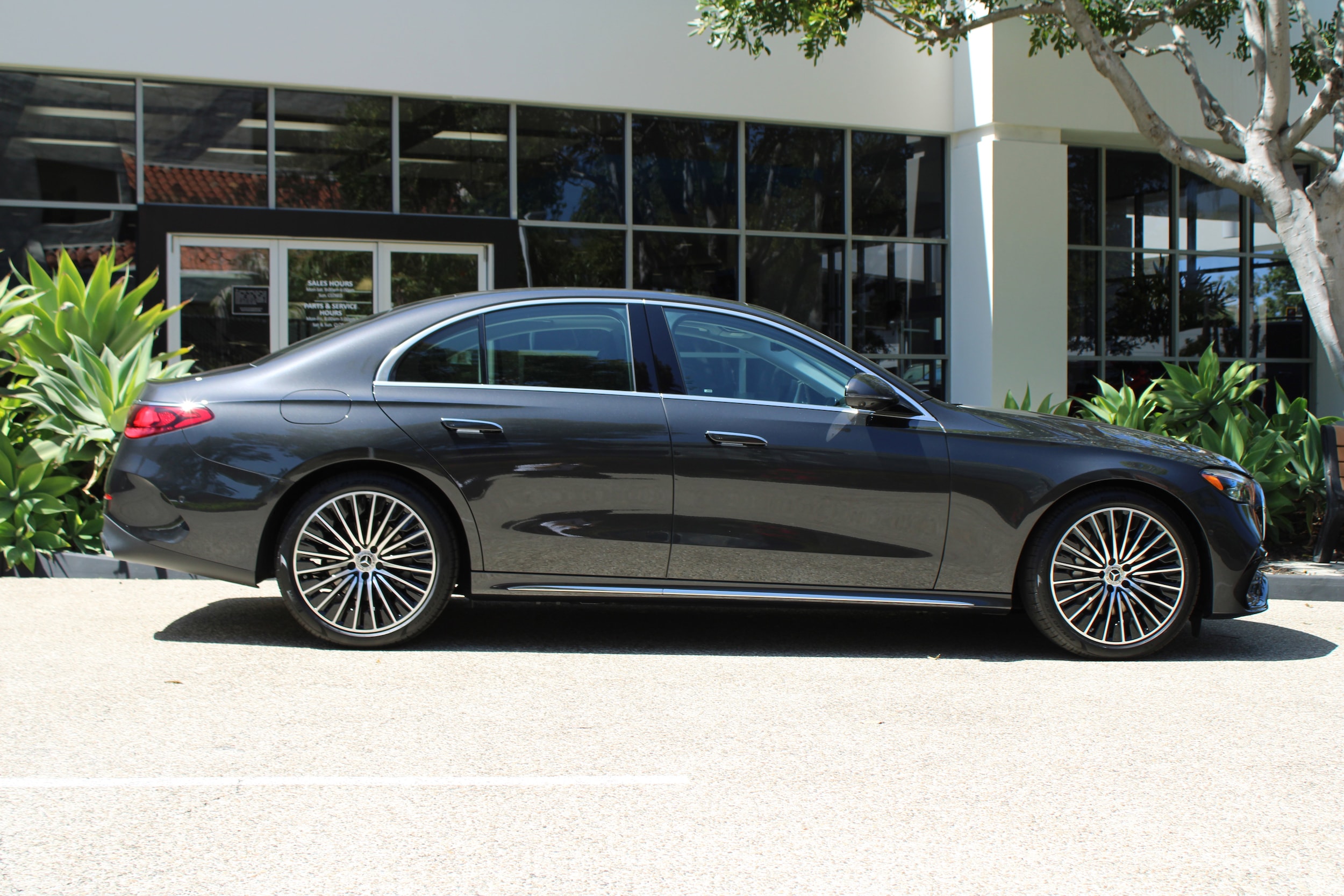 2025 Mercedes-Benz E-Class E350 - Photo 6