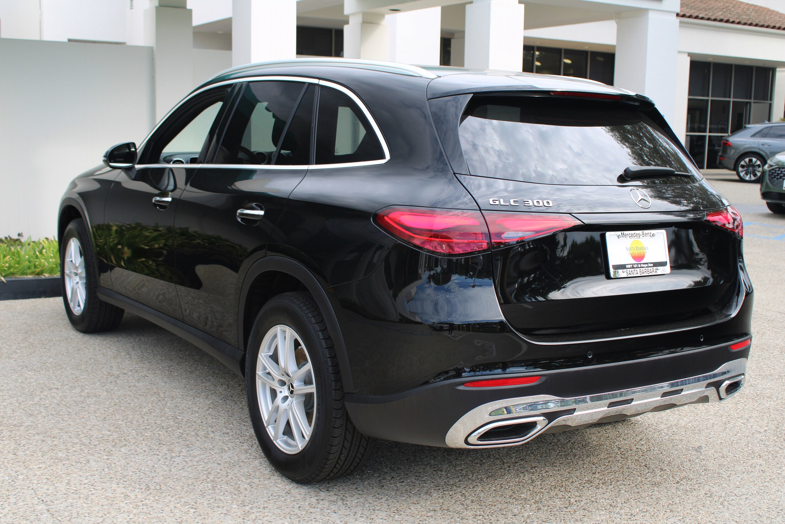 2025 Mercedes Benz GLC 300 photo 2