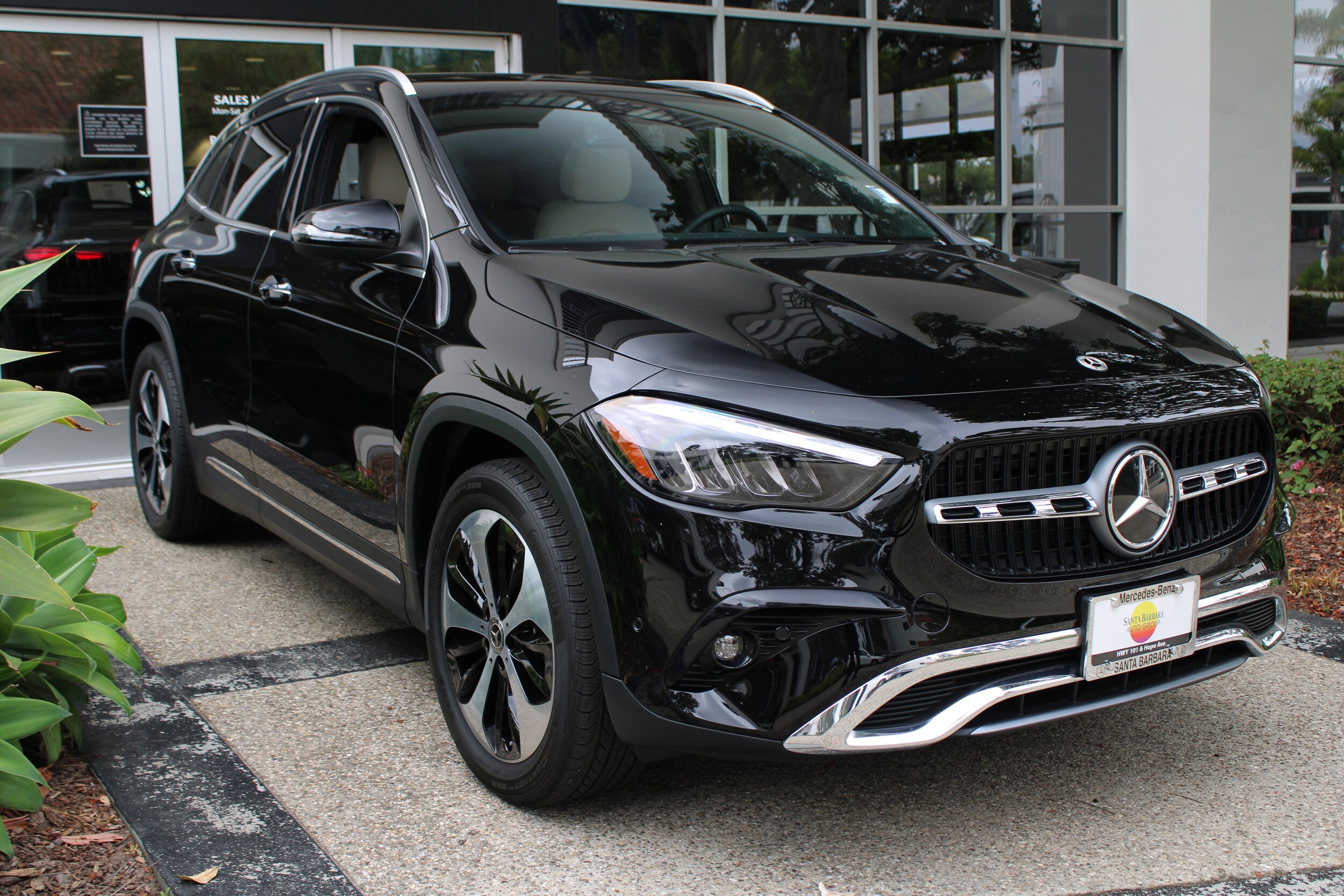 2025 Mercedes Benz GLA 250 4MATIC photo 3