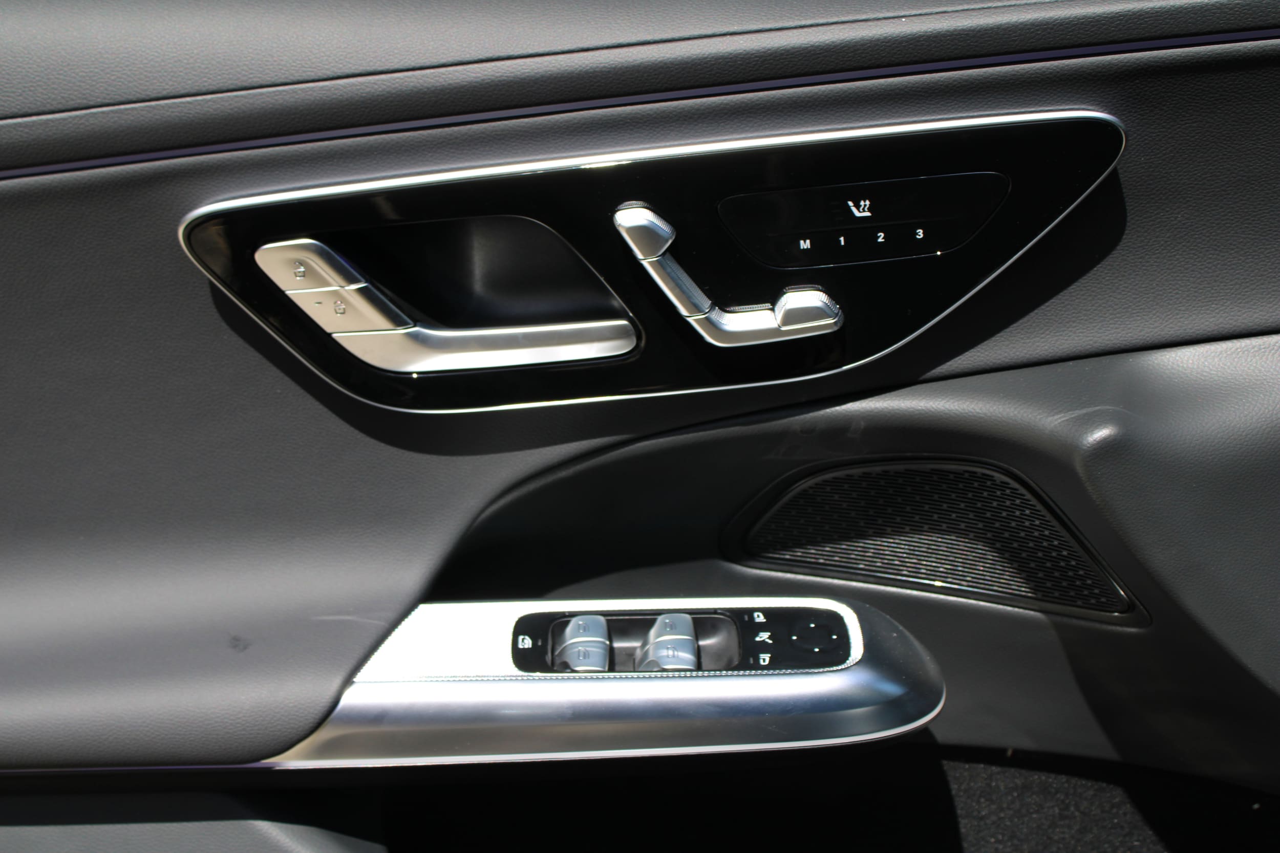 2025 Mercedes-Benz E-Class E350 - Photo 15