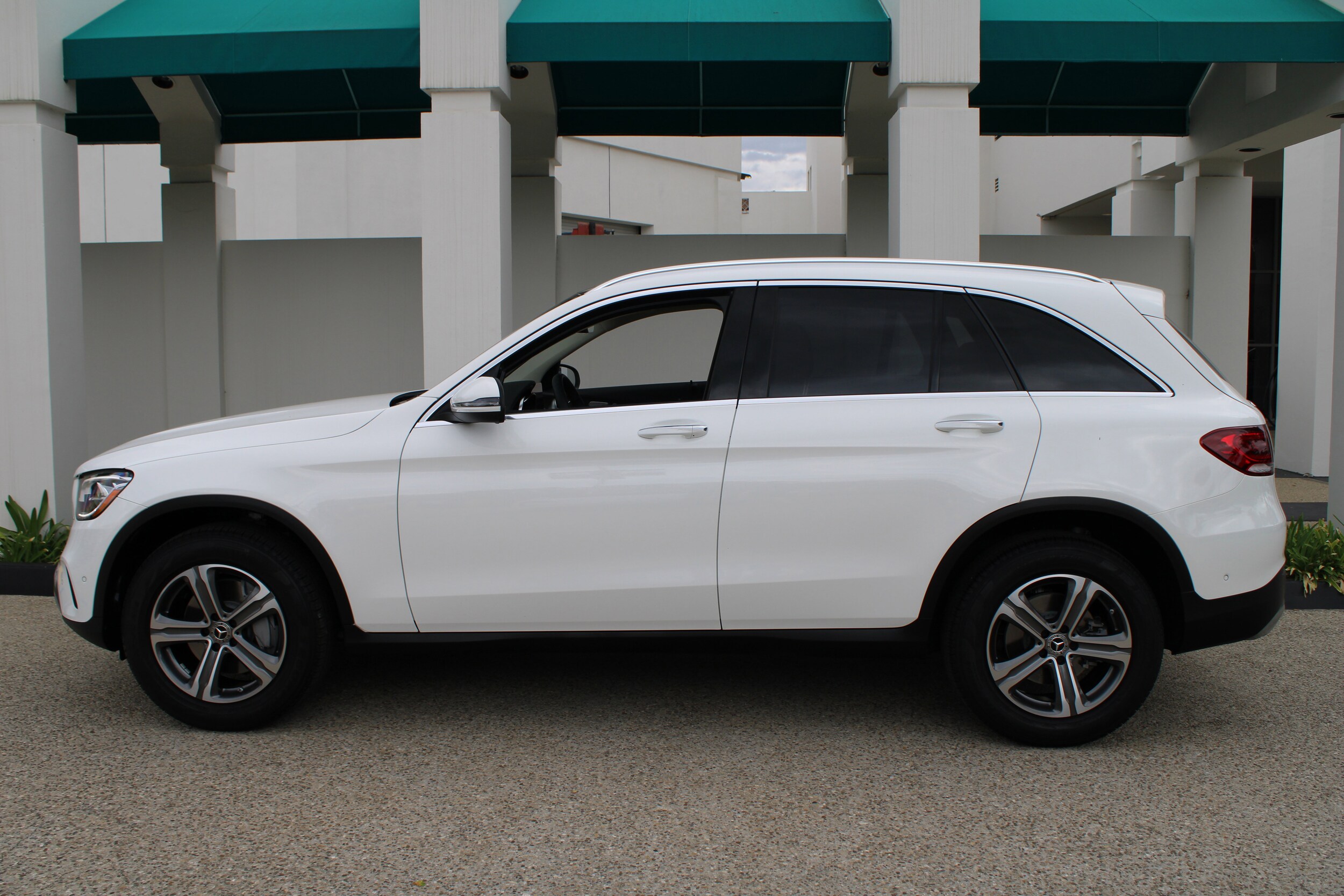 2022 Mercedes Benz GLC 300 photo 2