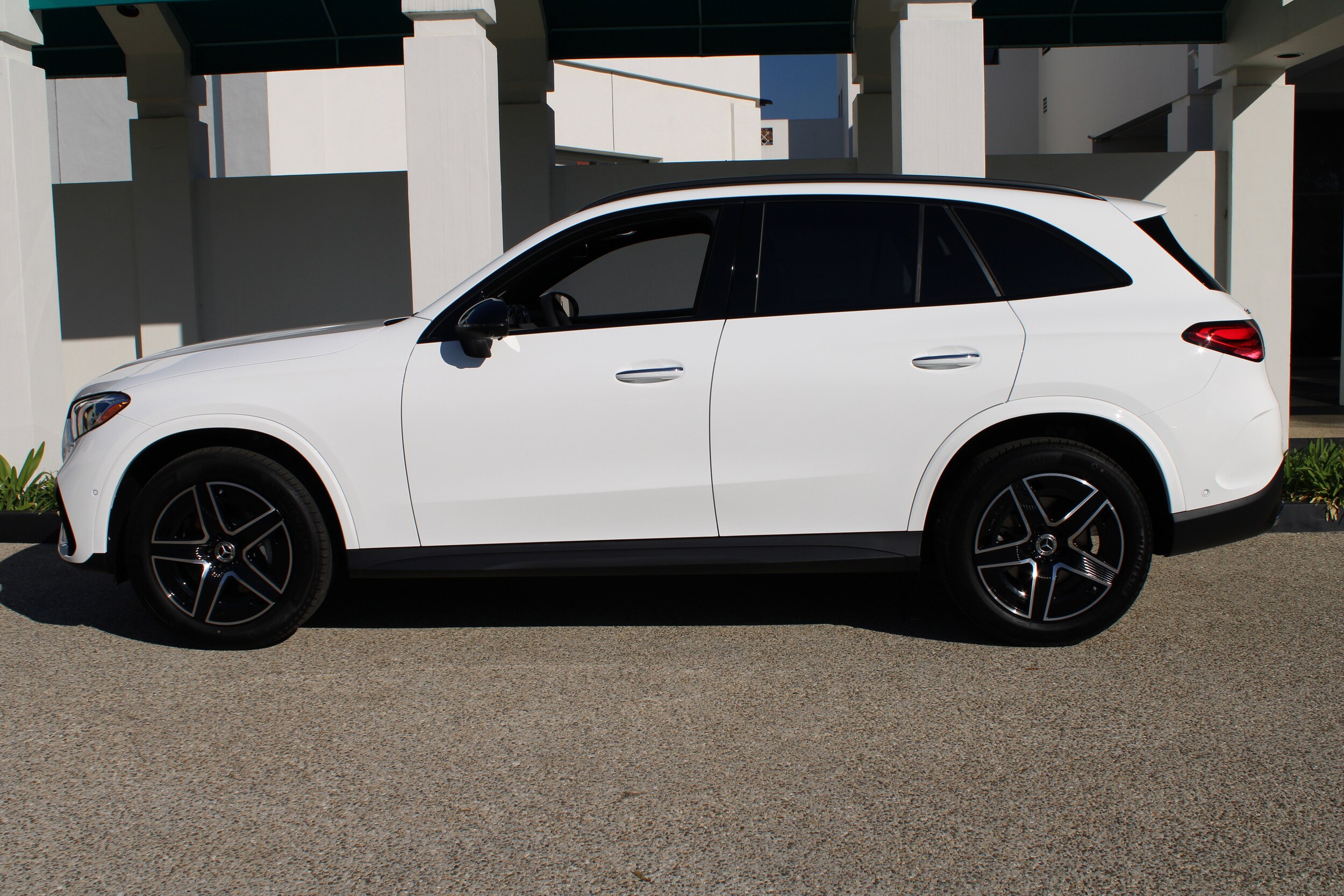 2026 Mercedes Benz GLC 300 4MATIC photo 2