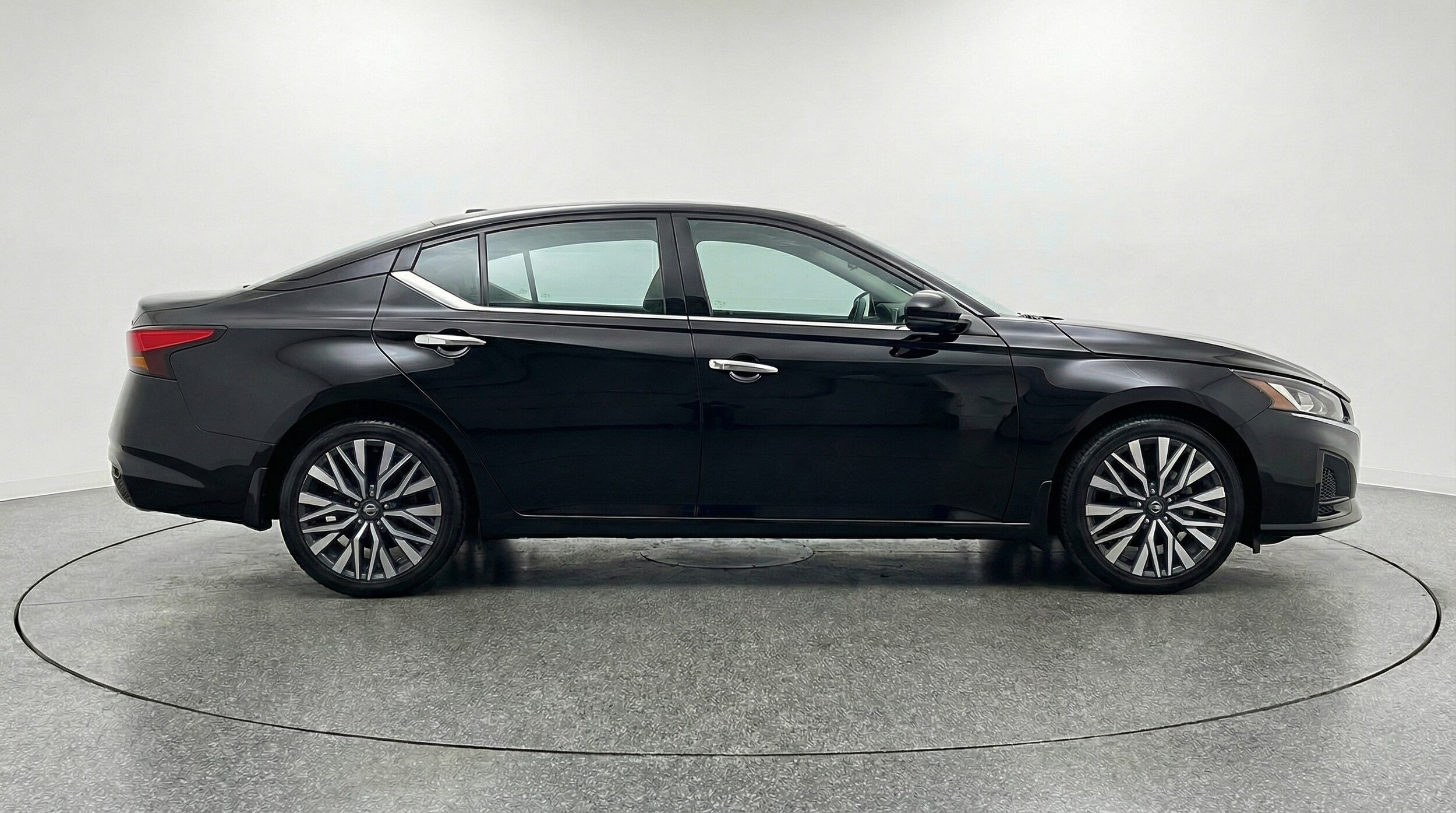 Thumbnail: 2025 Nissan Altima - 8