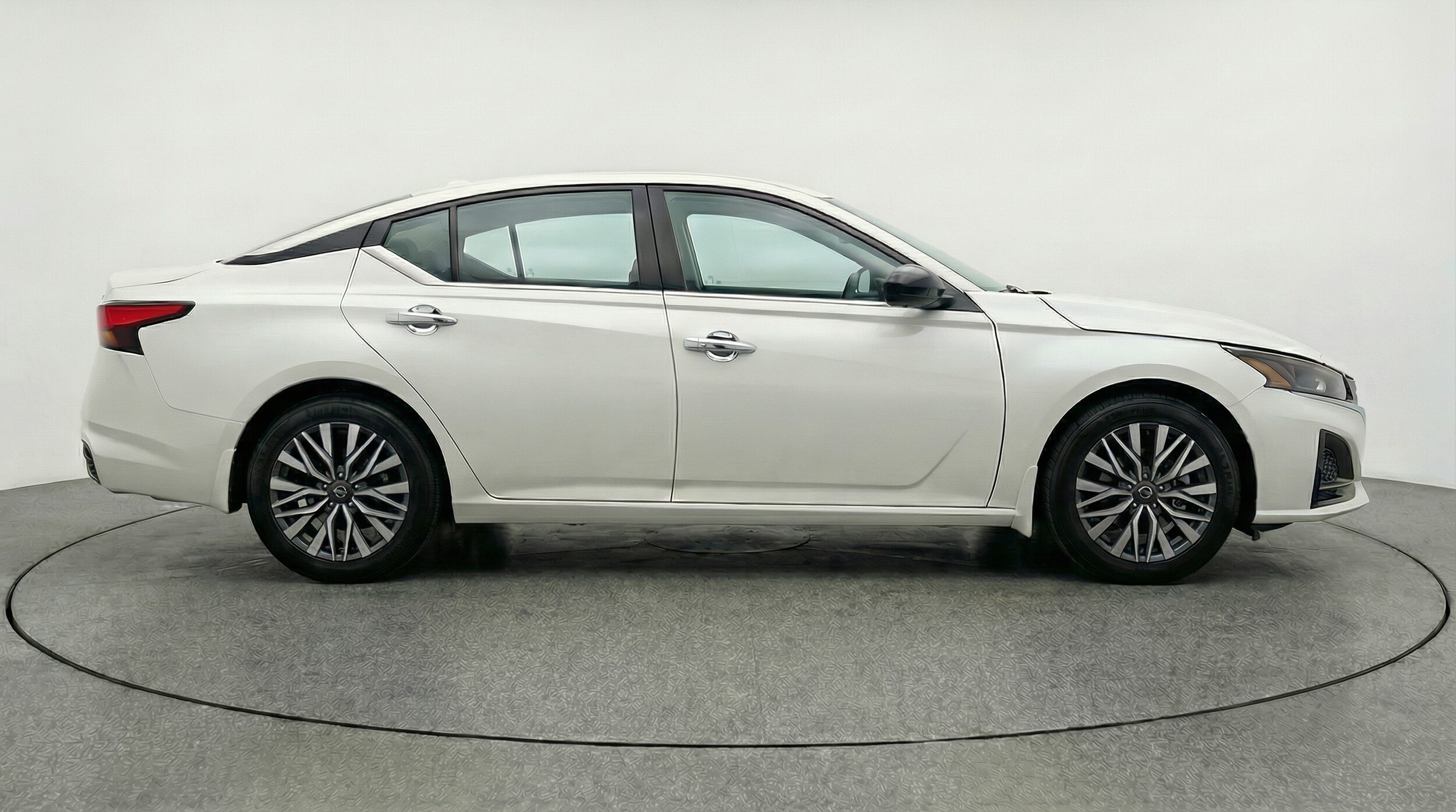 Thumbnail: 2025 Nissan Altima - 8