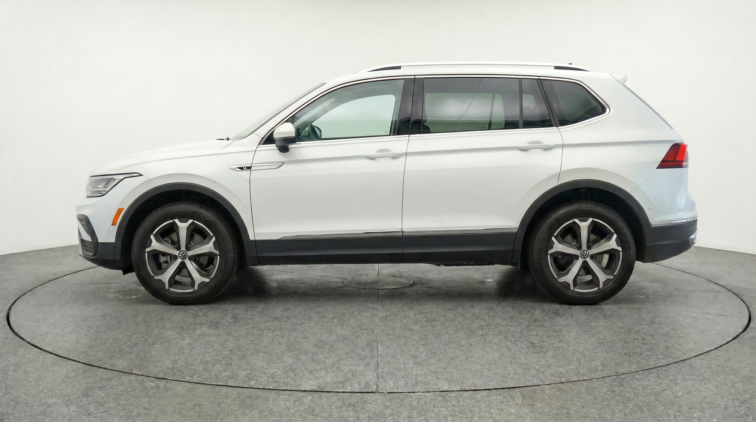 Thumbnail: 2026 Volkswagen Tiguan - 4