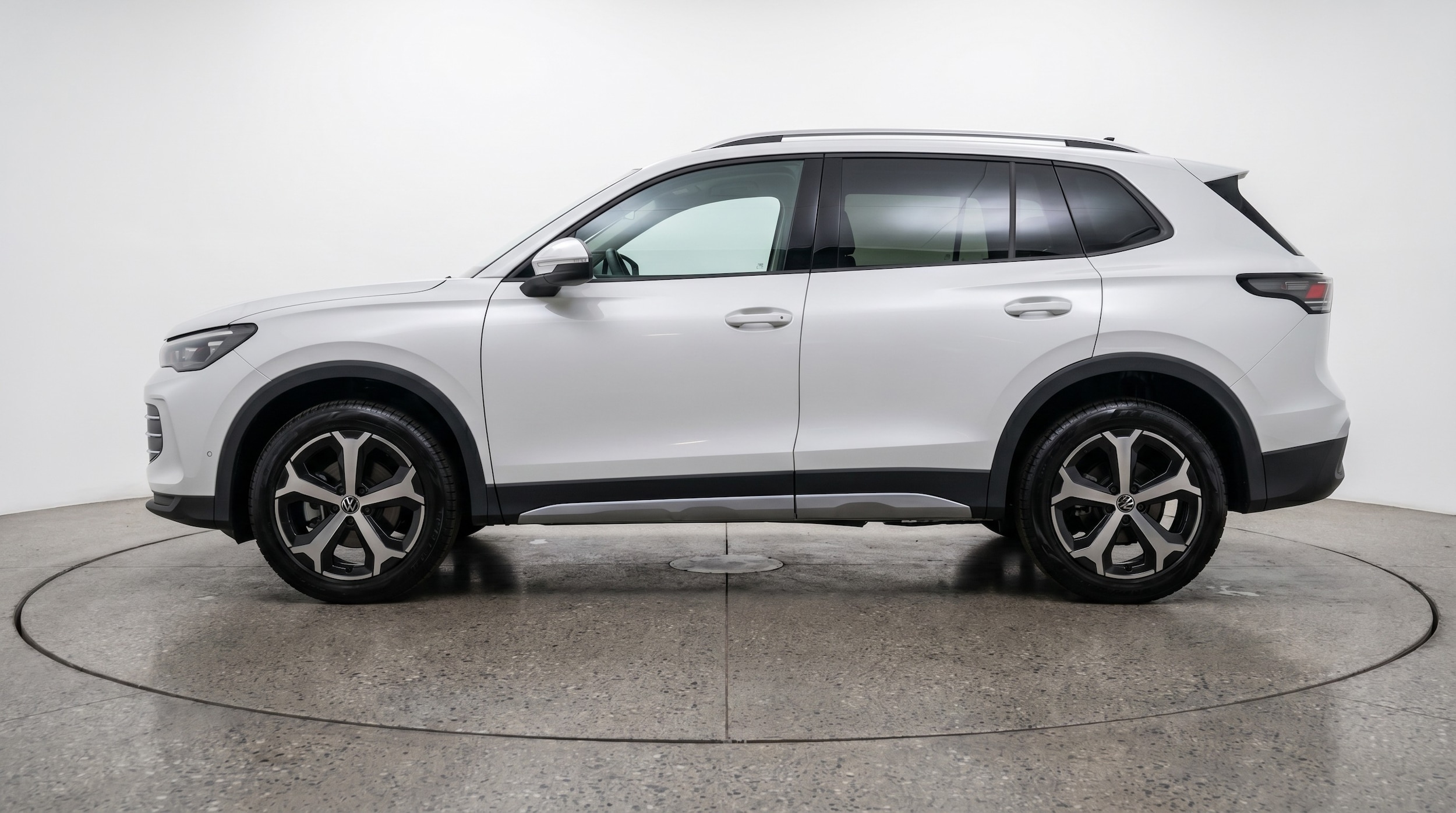 Thumbnail: 2026 Volkswagen Tiguan - 4