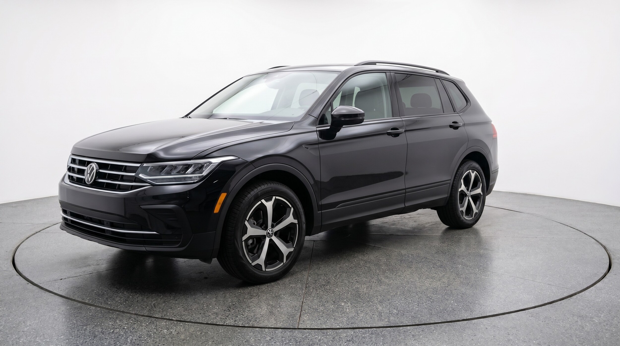 Thumbnail: 2026 Volkswagen Tiguan - 3