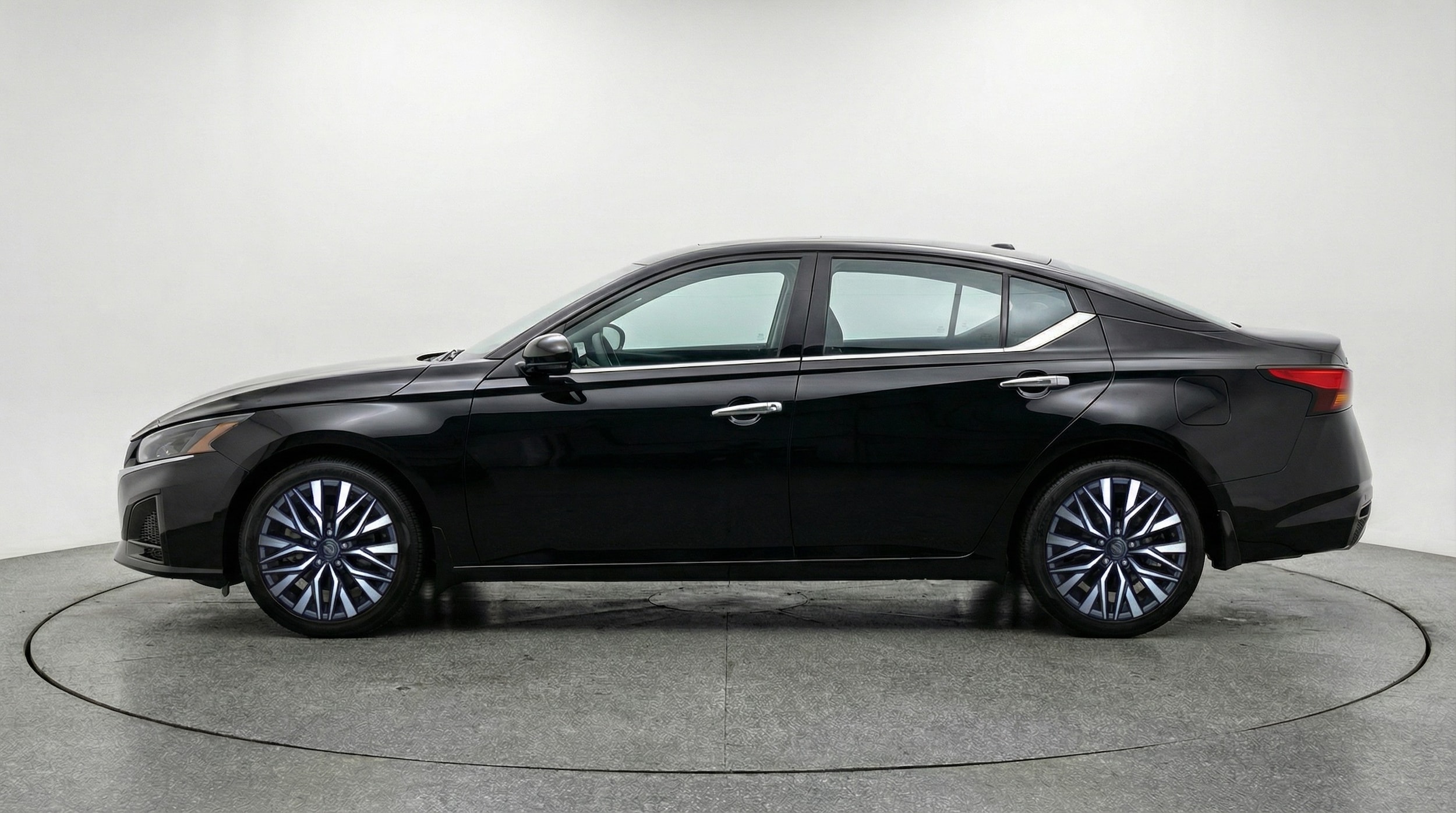 Thumbnail: 2025 Nissan Altima - 4