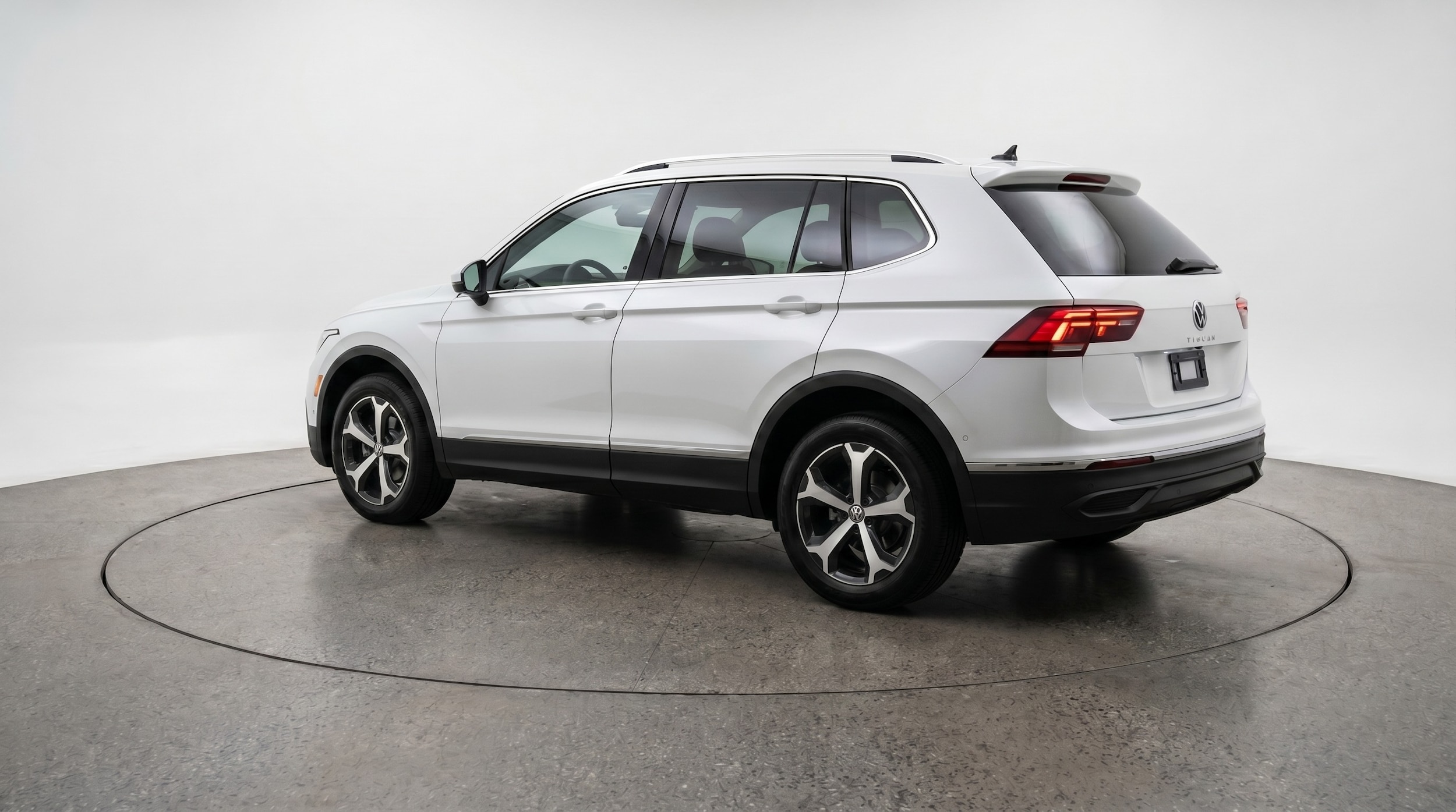 Thumbnail: 2026 Volkswagen Tiguan - 5