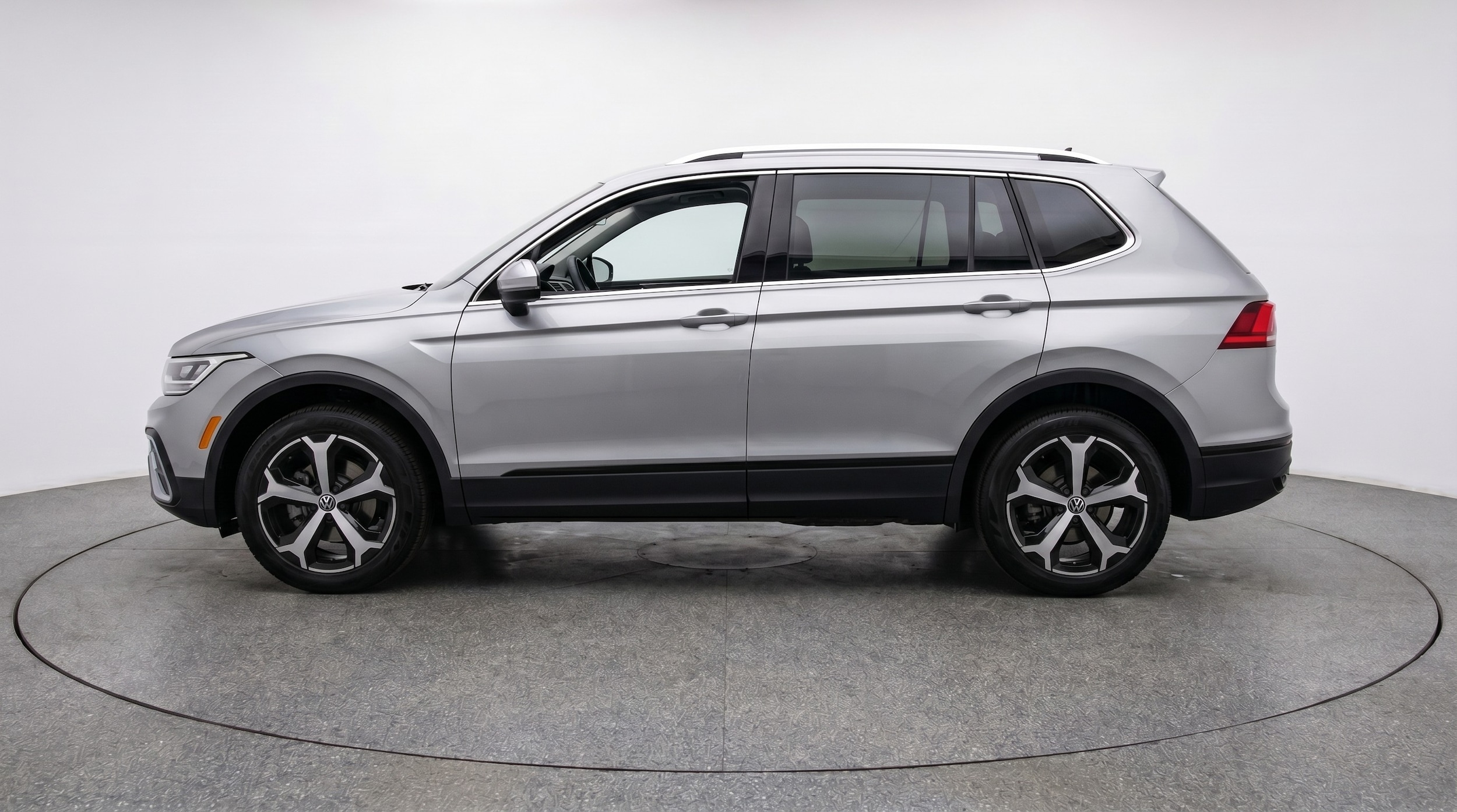 Thumbnail: 2026 Volkswagen Tiguan - 4